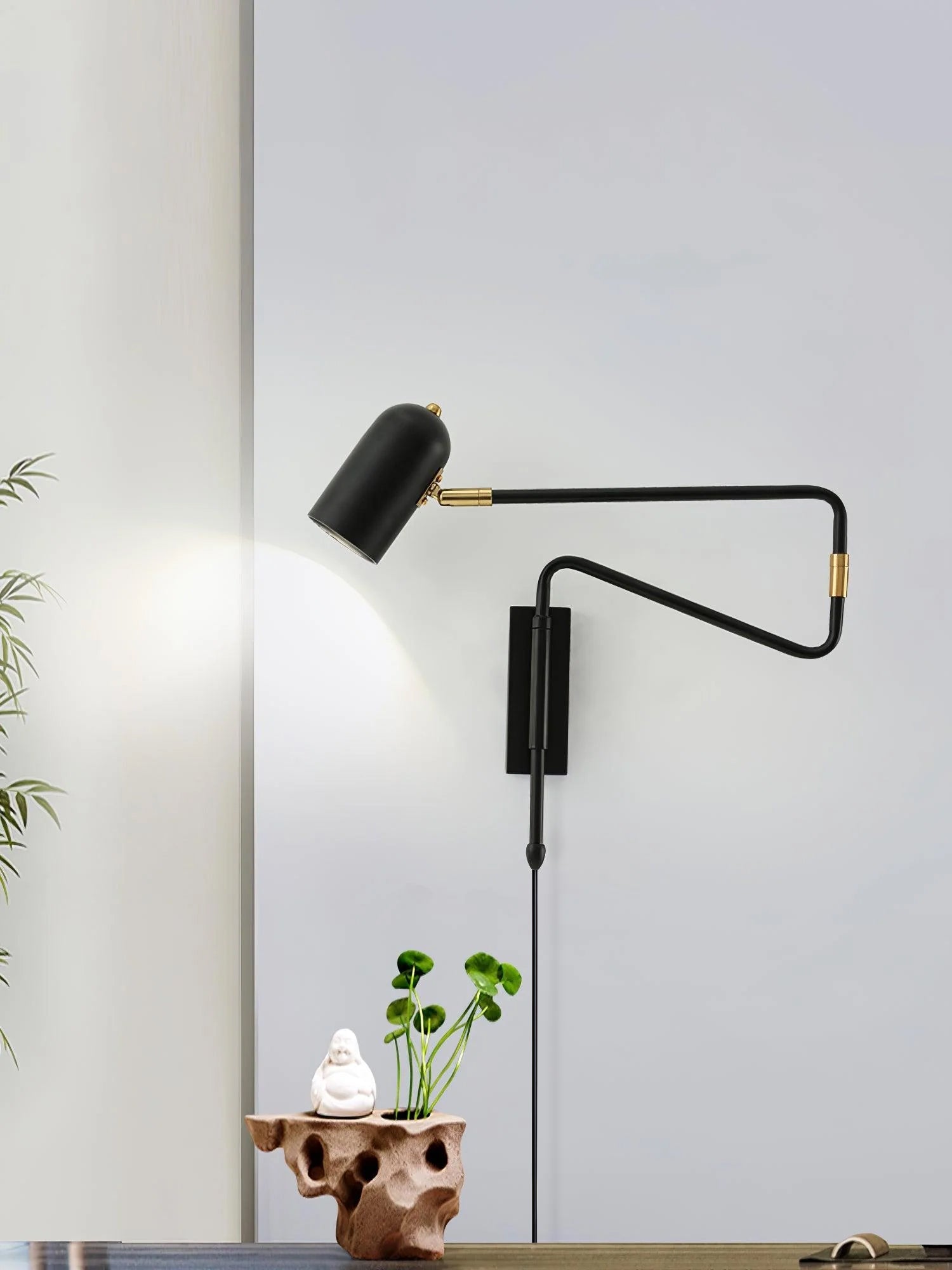 Verstelbare Wandlamp met Plug | Draaibare Arm en Zwenkkap | Perfect voor Slaapkamer en Leeshoek | Sansoti