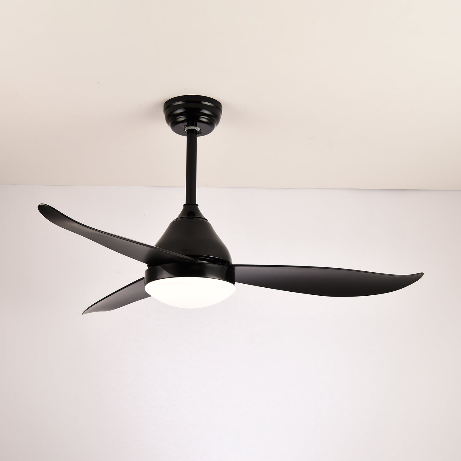 Moderne Plafondventilator Fia met Verlichting 3 Snelheden Afstandsbediening ø106 cm Zwart Wit Houtkleur | Sansoti