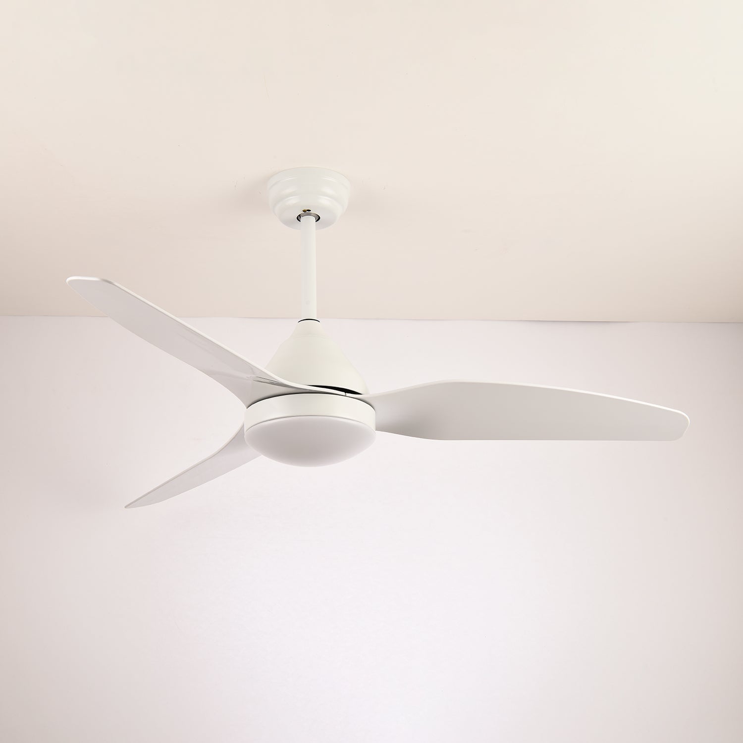 Moderne Plafondventilator Fia met Verlichting 3 Snelheden Afstandsbediening ø106 cm Zwart Wit Houtkleur | Sansoti