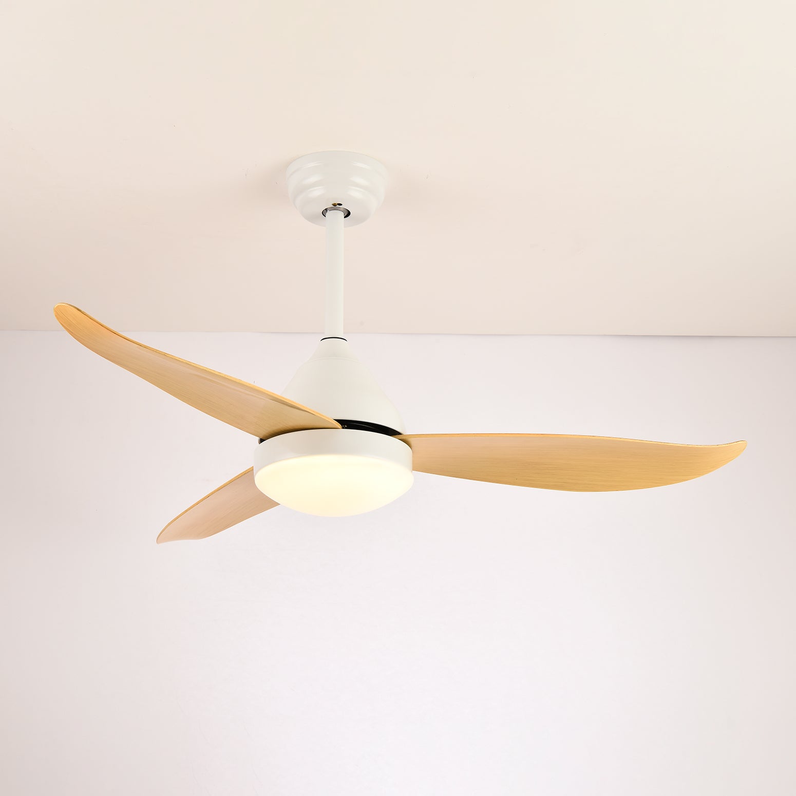 Moderne Plafondventilator Fia met Verlichting 3 Snelheden Afstandsbediening ø106 cm Zwart Wit Houtkleur | Sansoti