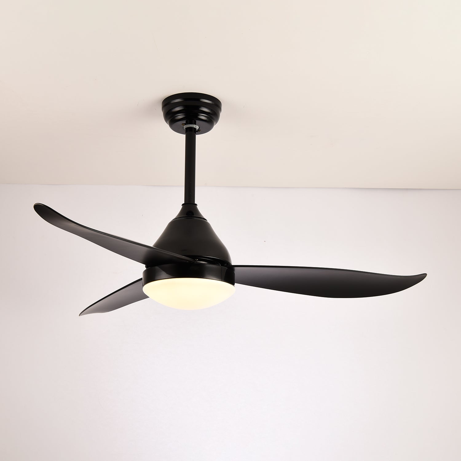 Moderne Plafondventilator Fia met Verlichting 3 Snelheden Afstandsbediening ø106 cm Zwart Wit Houtkleur | Sansoti