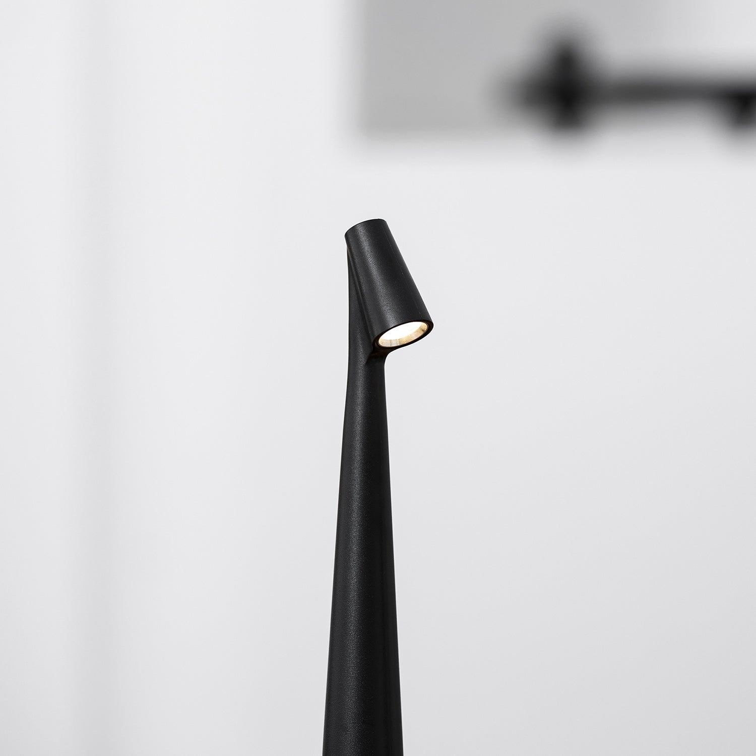Oplaadbare Tafellamp Aluminium Dimbaar LED Touch Bedlamp Draadloos Design Kegelvormige Lampenkap Modern 45cm Acculamp | Sansoti