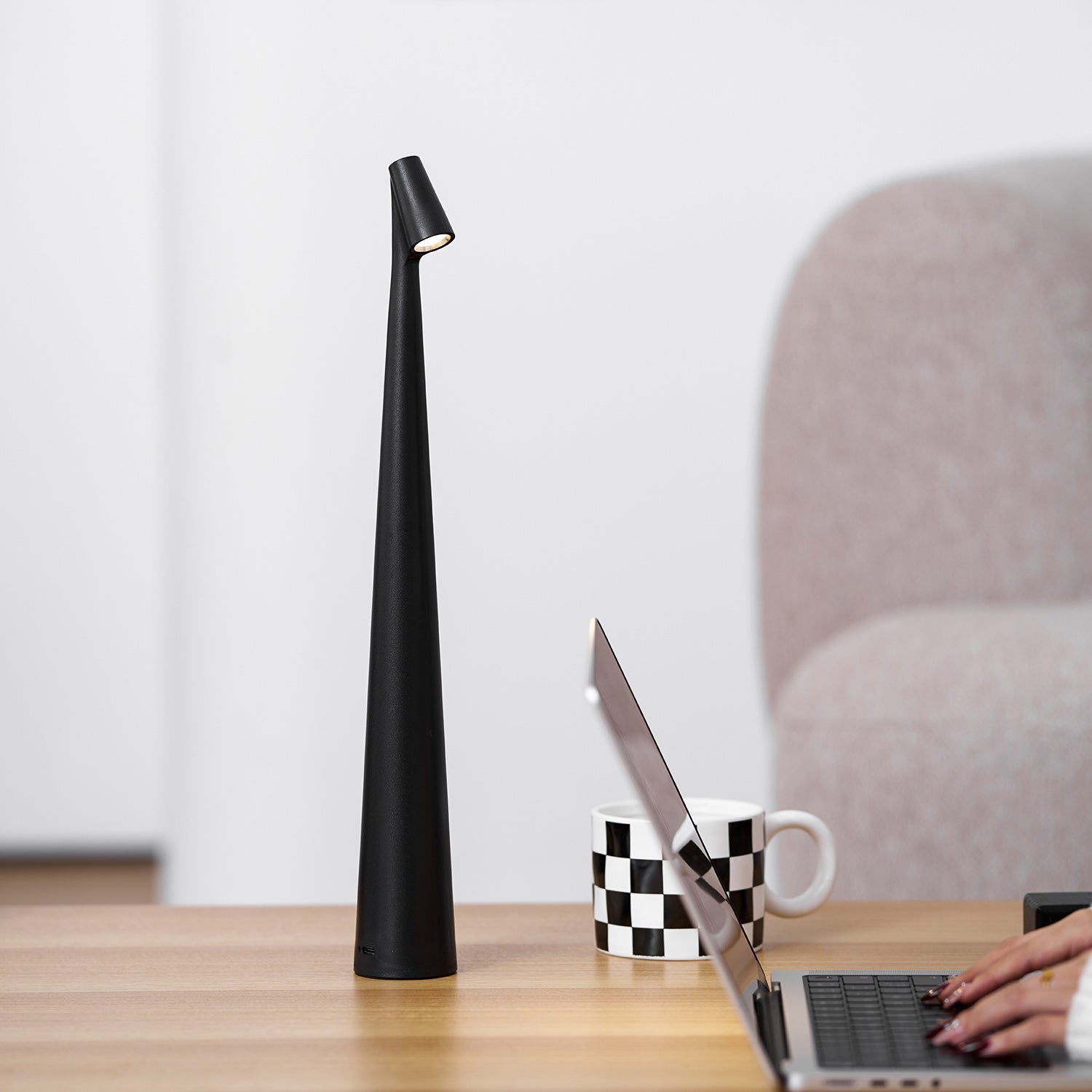 Oplaadbare Tafellamp Aluminium Dimbaar LED Touch Bedlamp Draadloos Design Kegelvormige Lampenkap Modern 45cm Acculamp | Sansoti