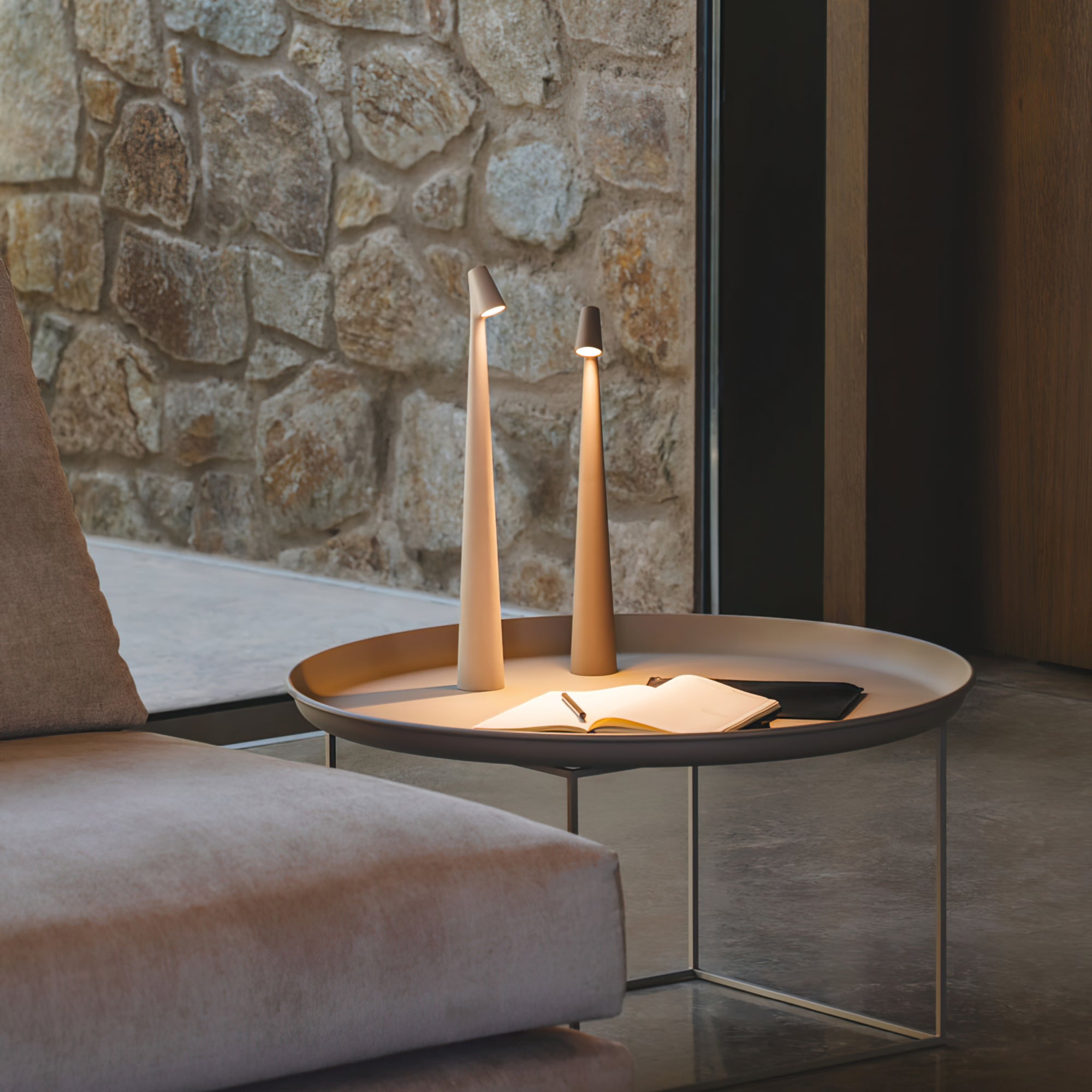 Oplaadbare Tafellamp Aluminium Dimbaar LED Touch Bedlamp Draadloos Design Kegelvormige Lampenkap Modern 45cm Acculamp | Sansoti