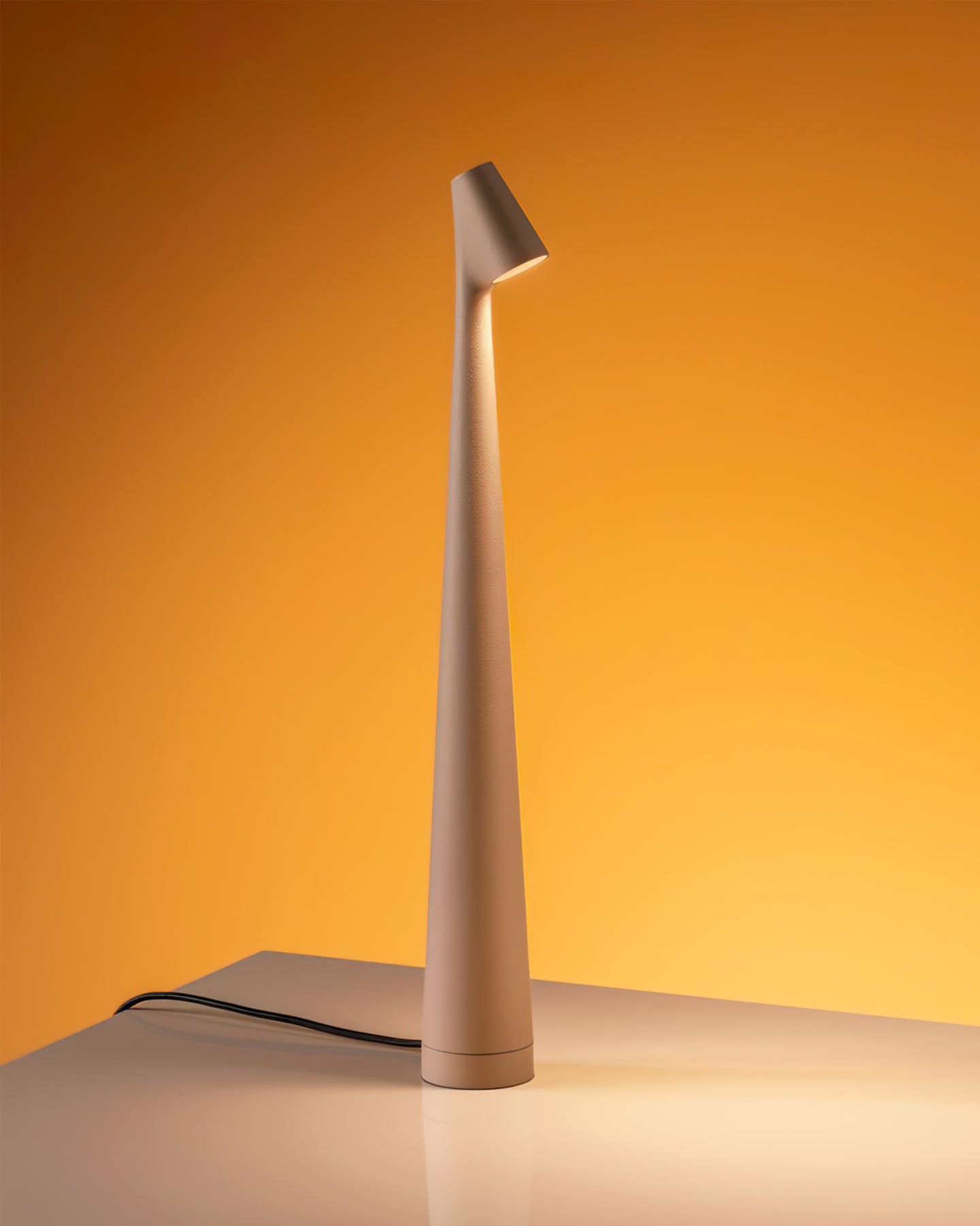 Oplaadbare Tafellamp Aluminium Dimbaar LED Touch Bedlamp Draadloos Design Kegelvormige Lampenkap Modern 45cm Acculamp | Sansoti