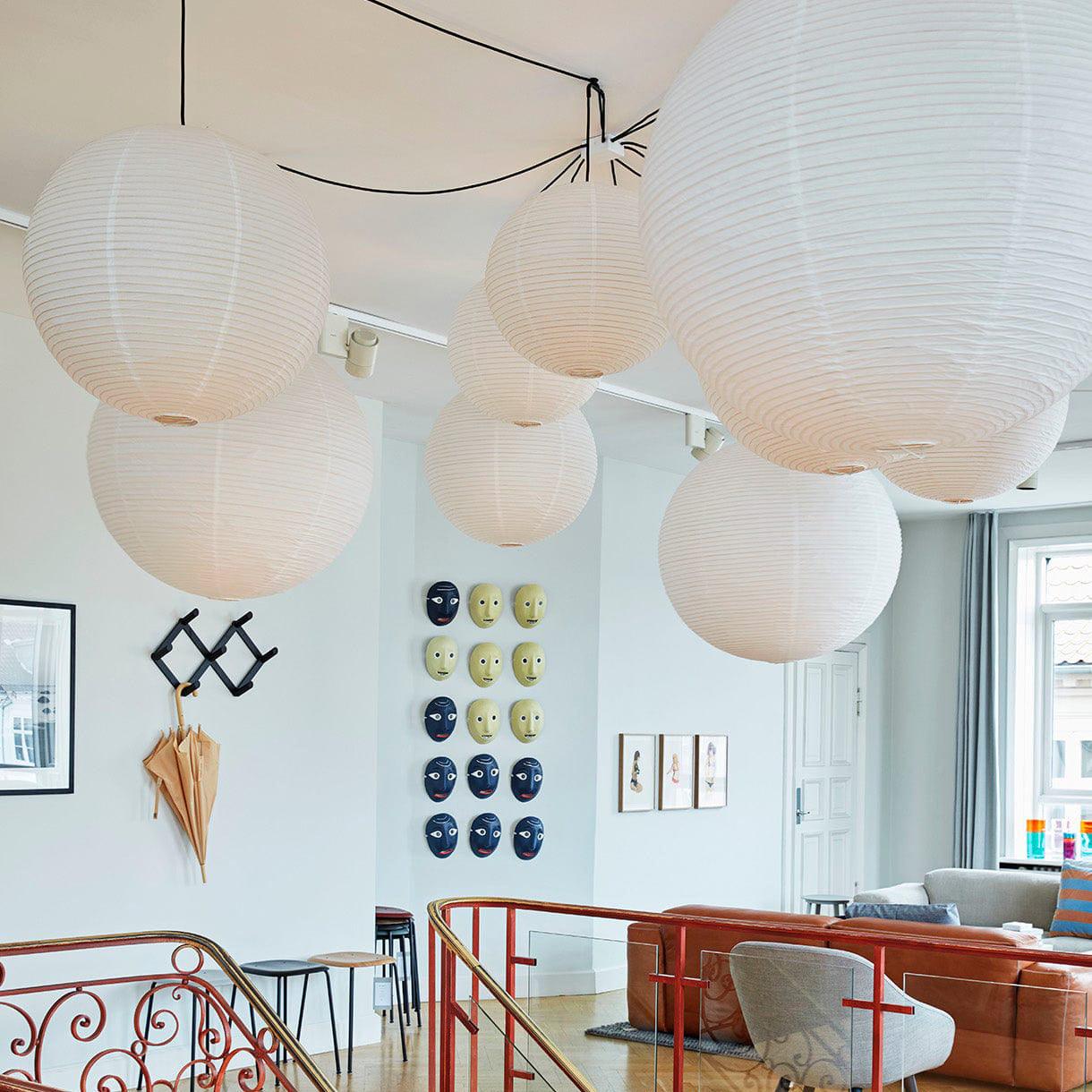 Japans Papieren Bolhanglamp – Handgemaakt Kozo Papier Hanglamp met Stekker – Zwevende Sfeerverlichting voor Woonkamer, Slaapkamer en Eetkamer – 10 Maten Verkrijgbaar | Sansoti