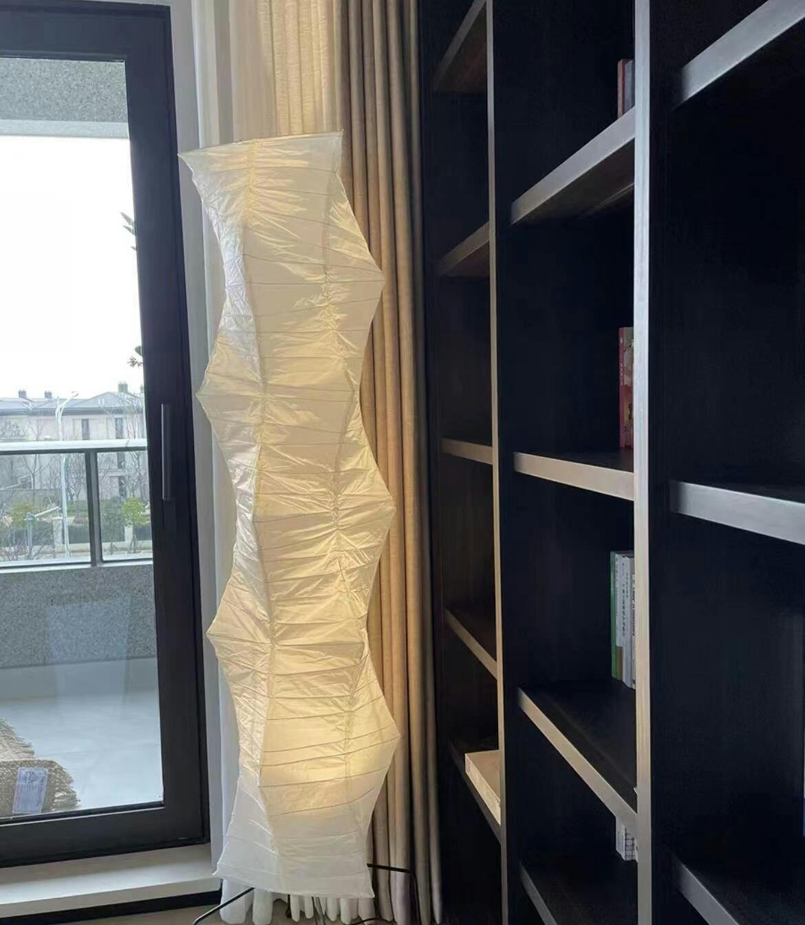 Japanse Washi Vloerlamp Centipede 190 cm Zwart IJzer Handgemaakt Mulberry Papier Ambient Verlichting 1951 Gifu Design | Sansoti