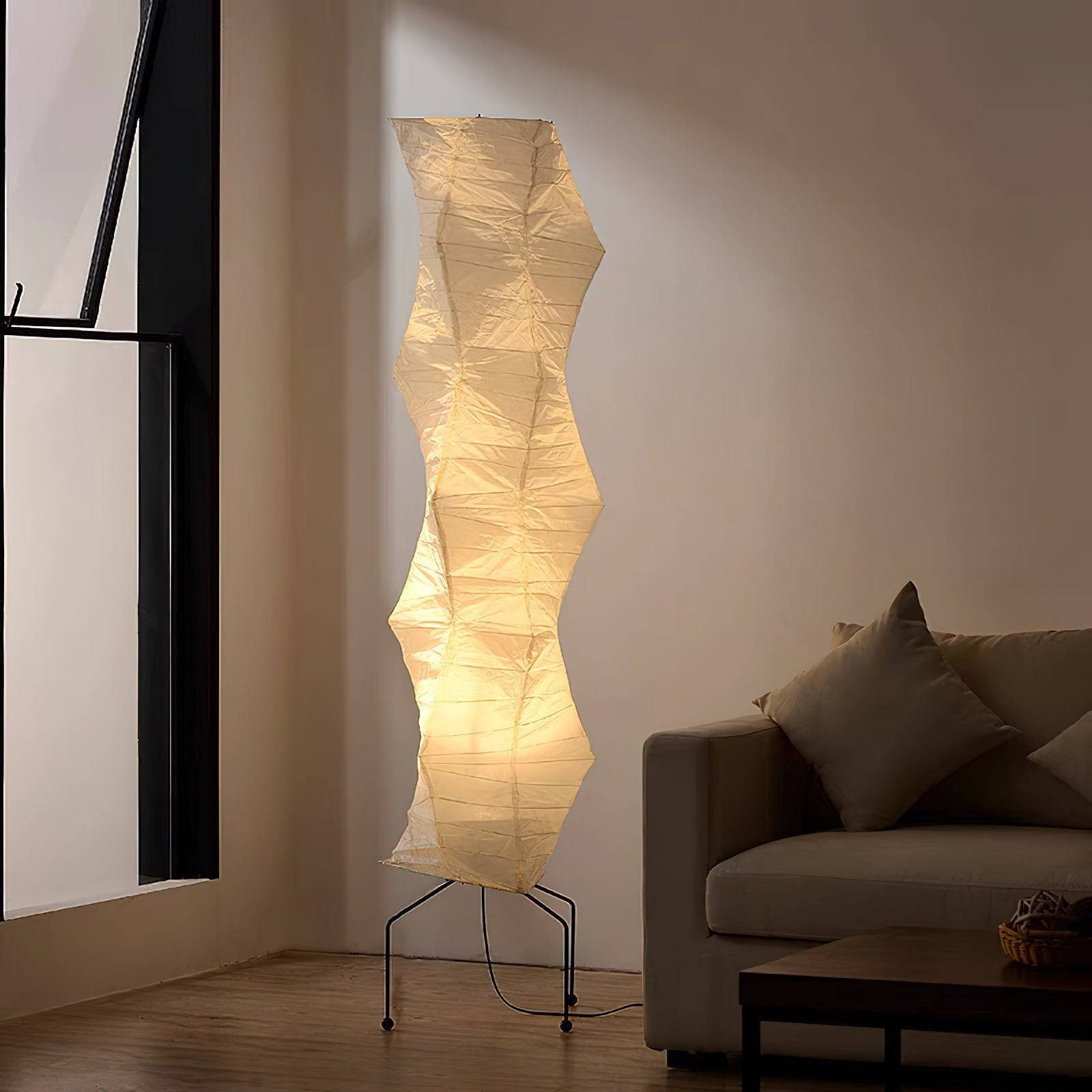Japanse Washi Vloerlamp Centipede 190 cm Zwart IJzer Handgemaakt Mulberry Papier Ambient Verlichting 1951 Gifu Design | Sansoti