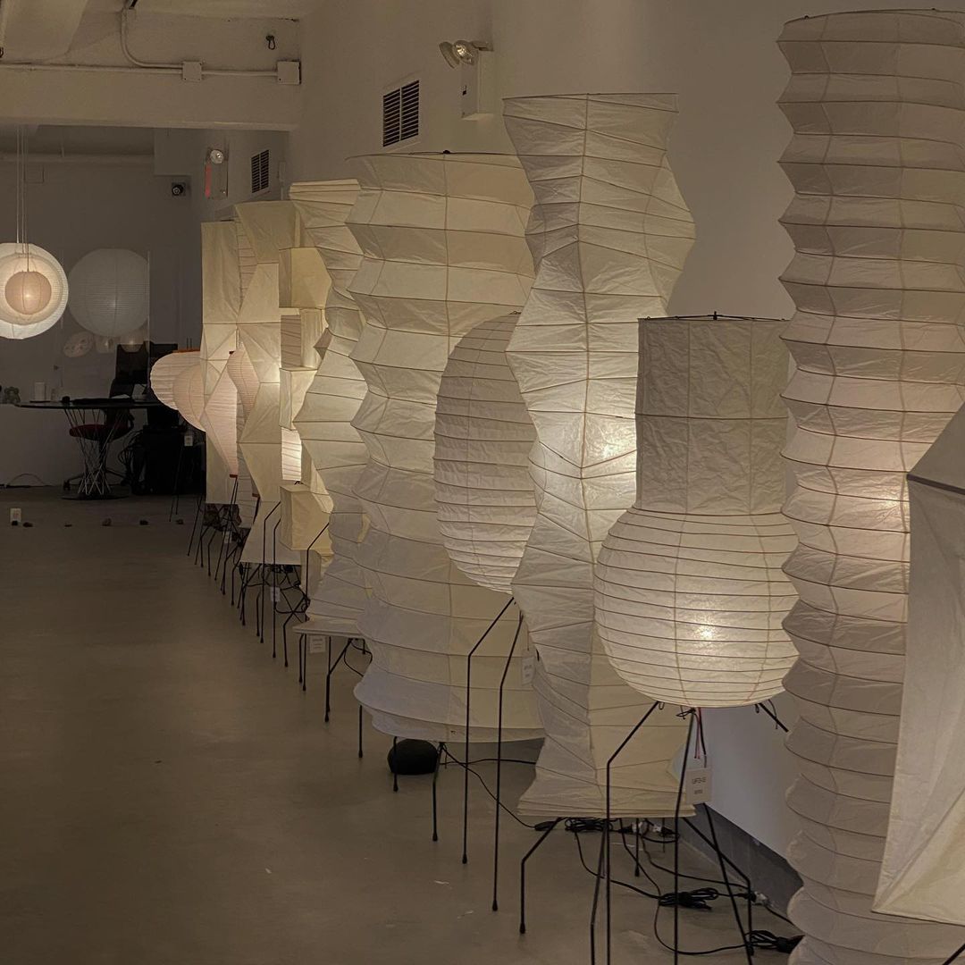 Japanse Washi Vloerlamp Centipede 190 cm Zwart IJzer Handgemaakt Mulberry Papier Ambient Verlichting 1951 Gifu Design | Sansoti