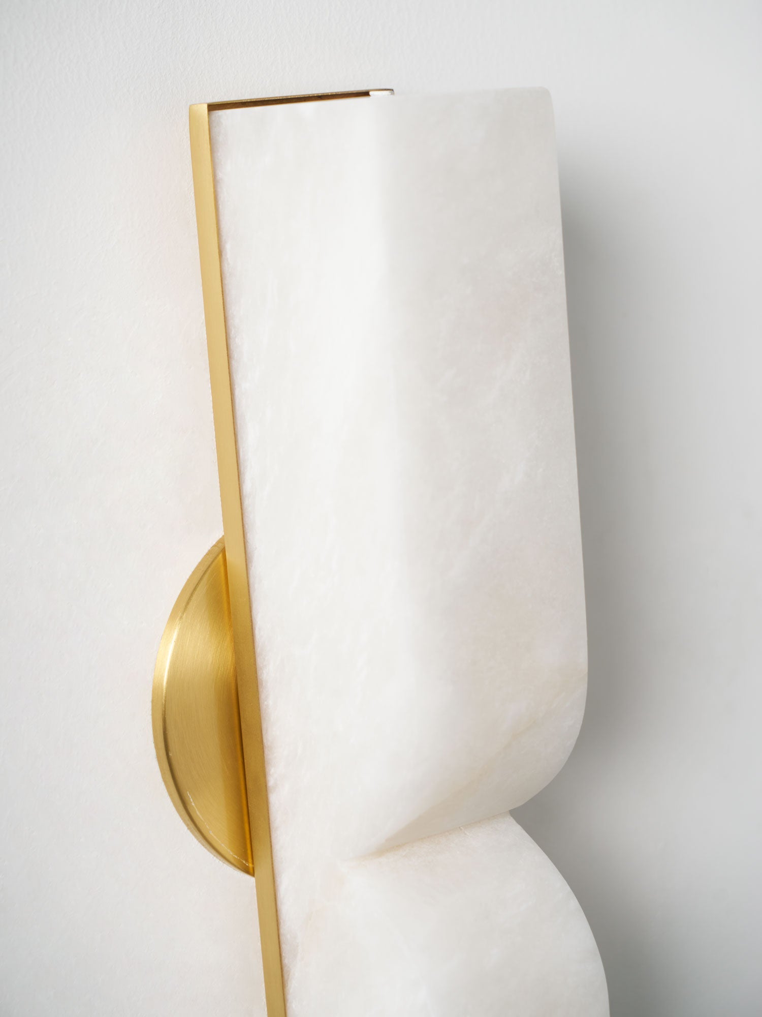 Natuursteen Wandlamp – Massief Alabaster met Organische Vormgeving & Warm Licht | Sansoti