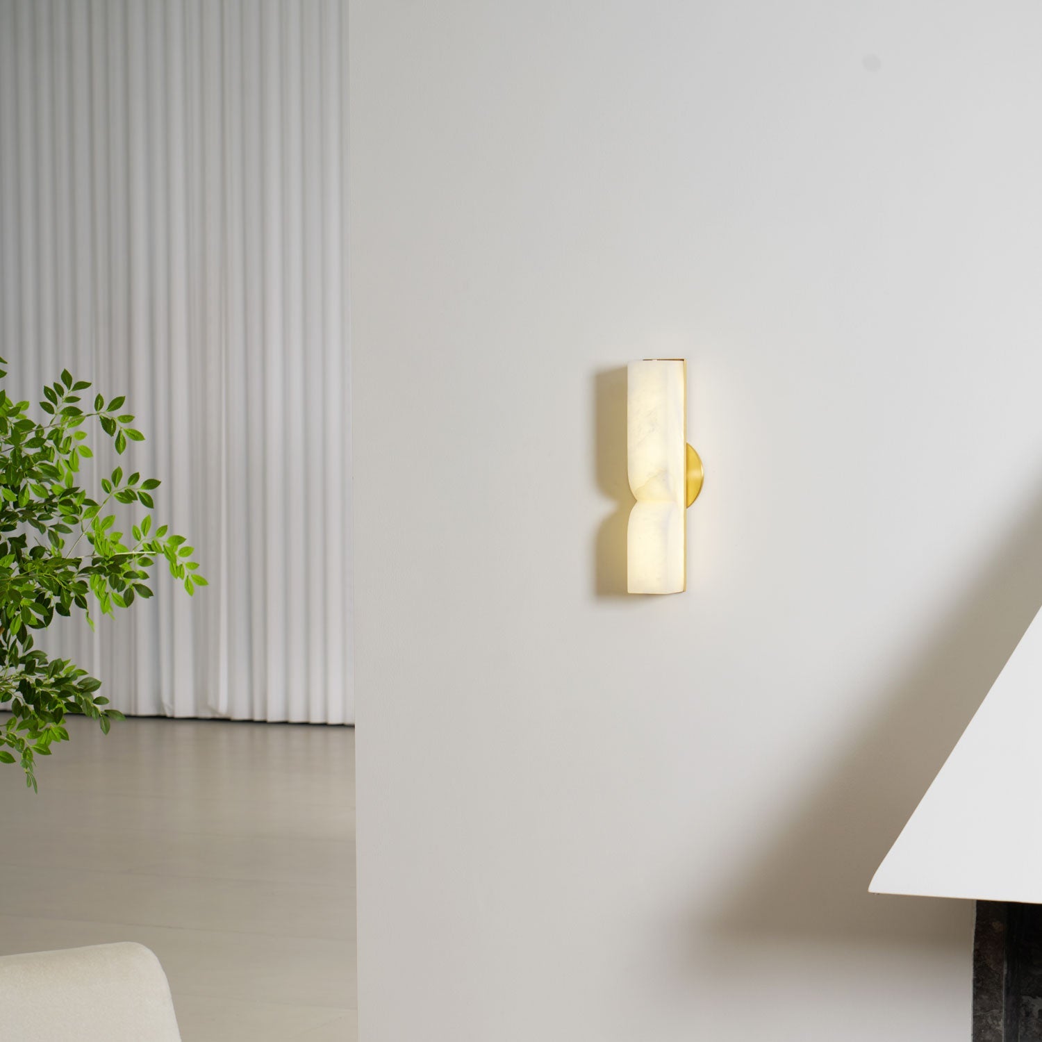 Natuursteen Wandlamp – Massief Alabaster met Organische Vormgeving & Warm Licht | Sansoti