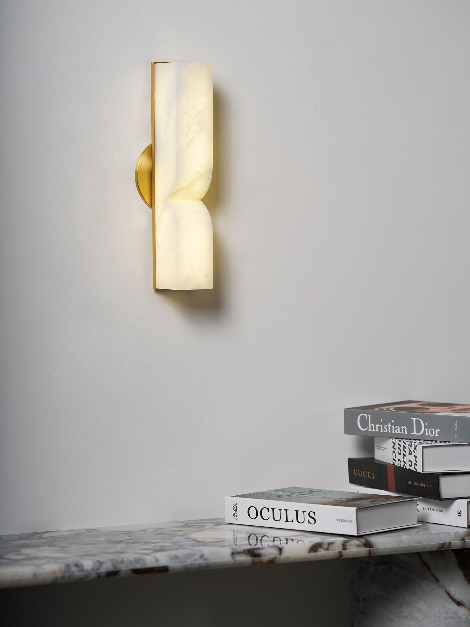 Natuursteen Wandlamp – Massief Alabaster met Organische Vormgeving & Warm Licht | Sansoti