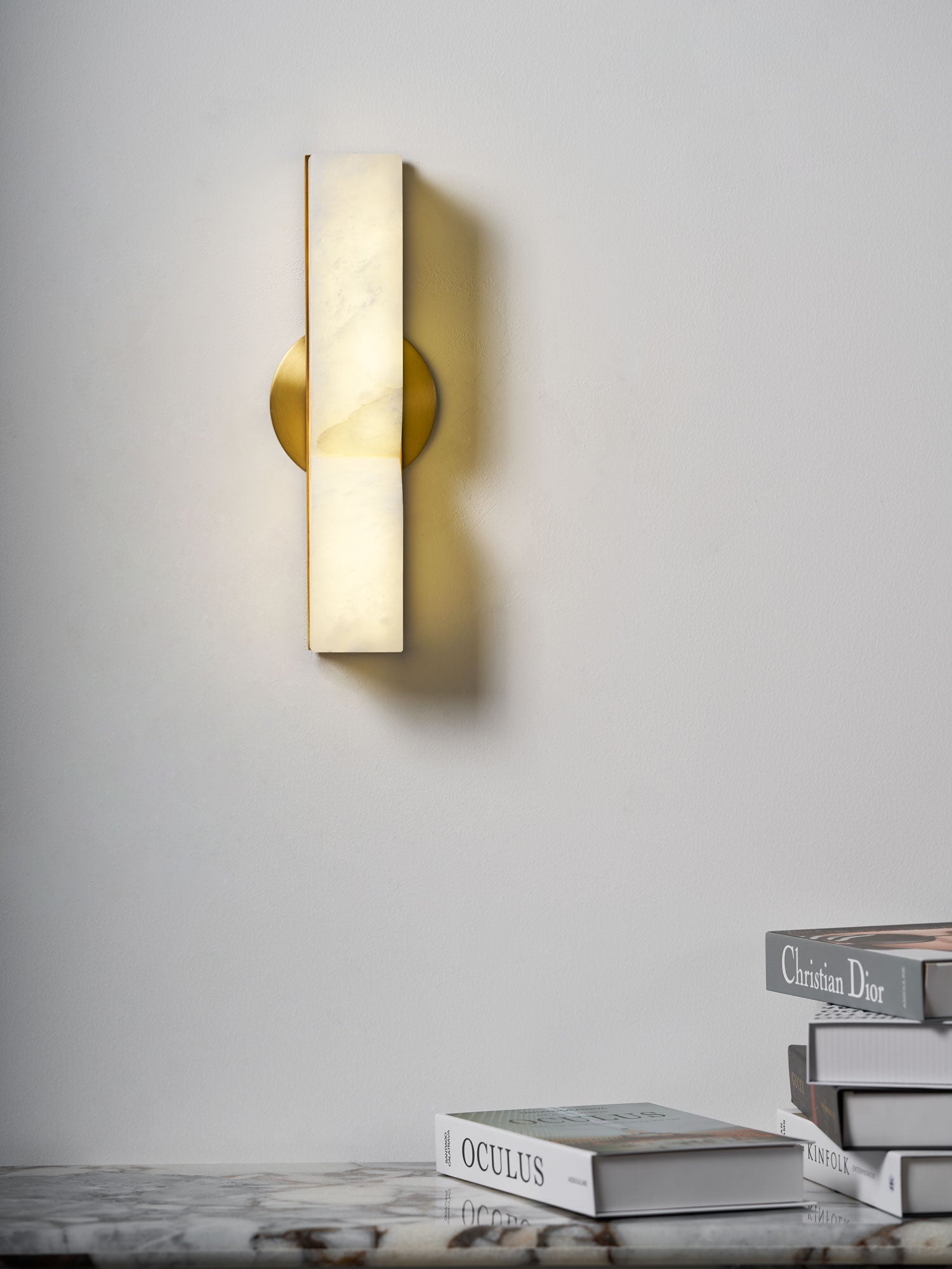 Natuursteen Wandlamp – Massief Alabaster met Organische Vormgeving & Warm Licht | Sansoti
