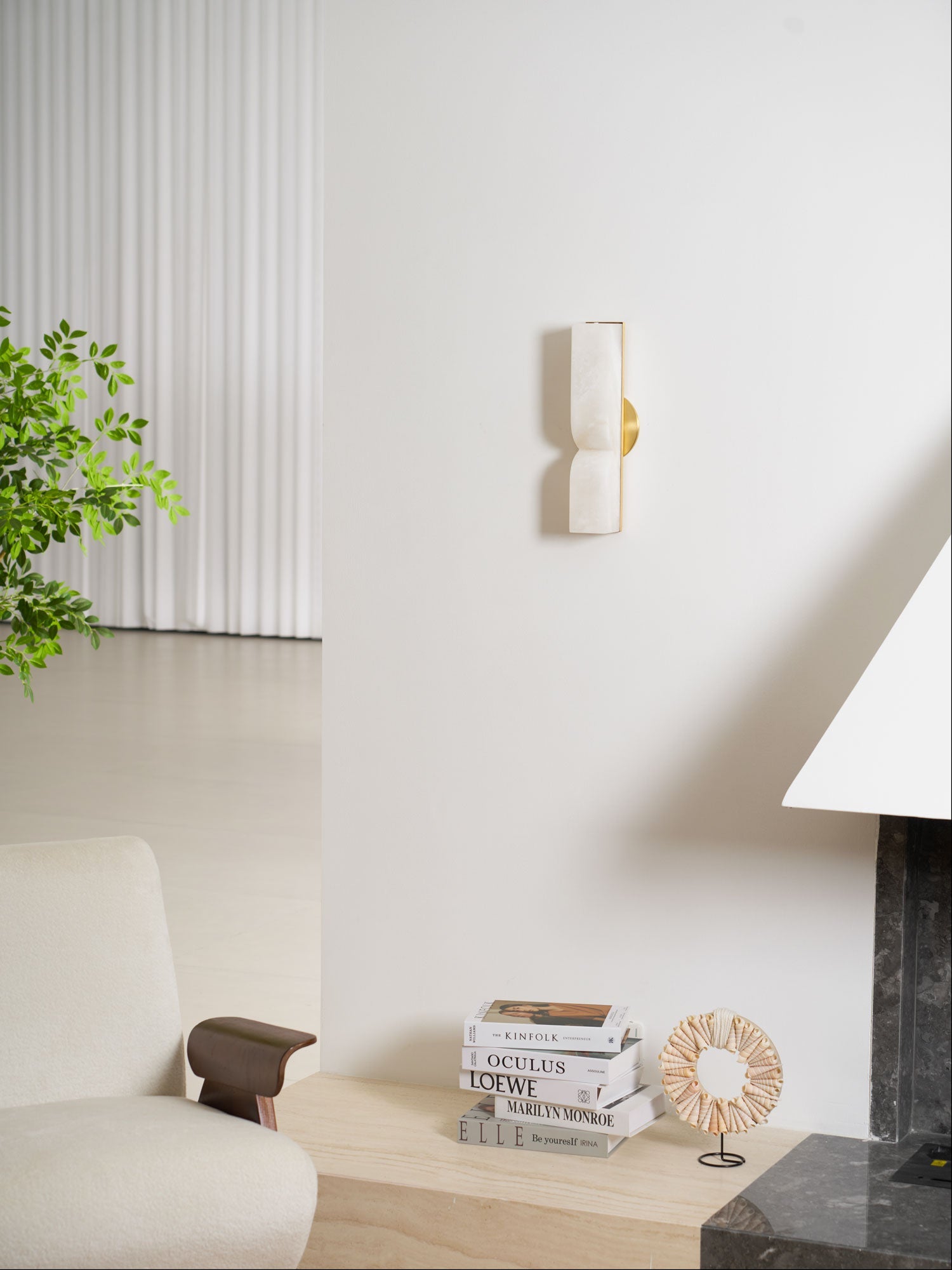 Natuursteen Wandlamp – Massief Alabaster met Organische Vormgeving & Warm Licht | Sansoti