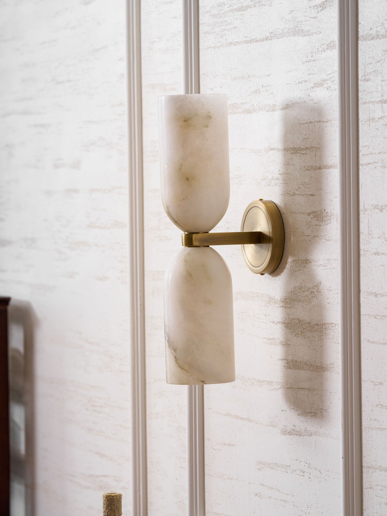 Alabasten Wandlamp met Messing — Dubbele Lichtschijven en Centrale Metalen Ster | Sansoti