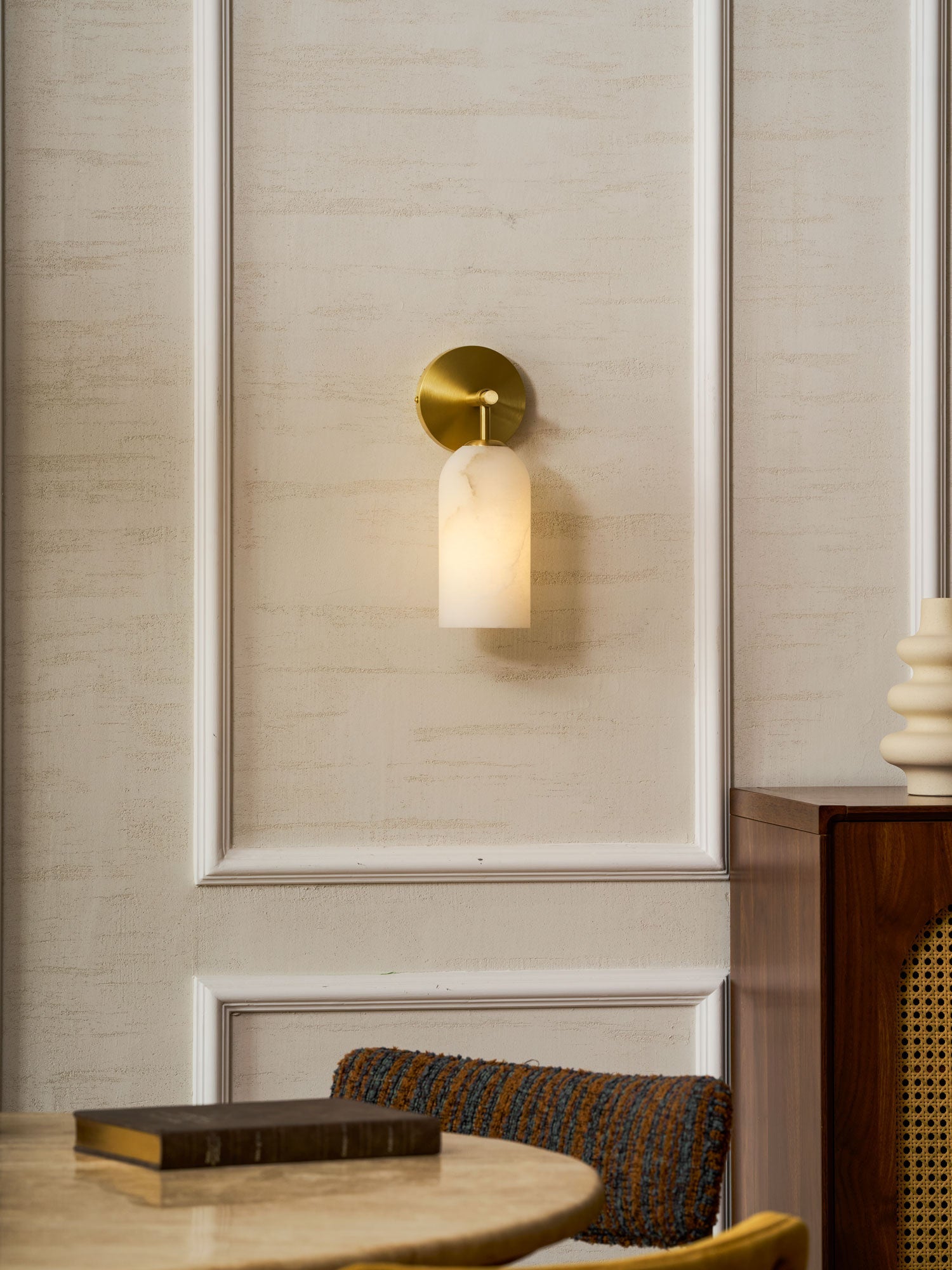 Albast Wandlamp Cilindervorm Minimalistisch Gouden Armatuur Warme Gloed Verlichting | Sansoti