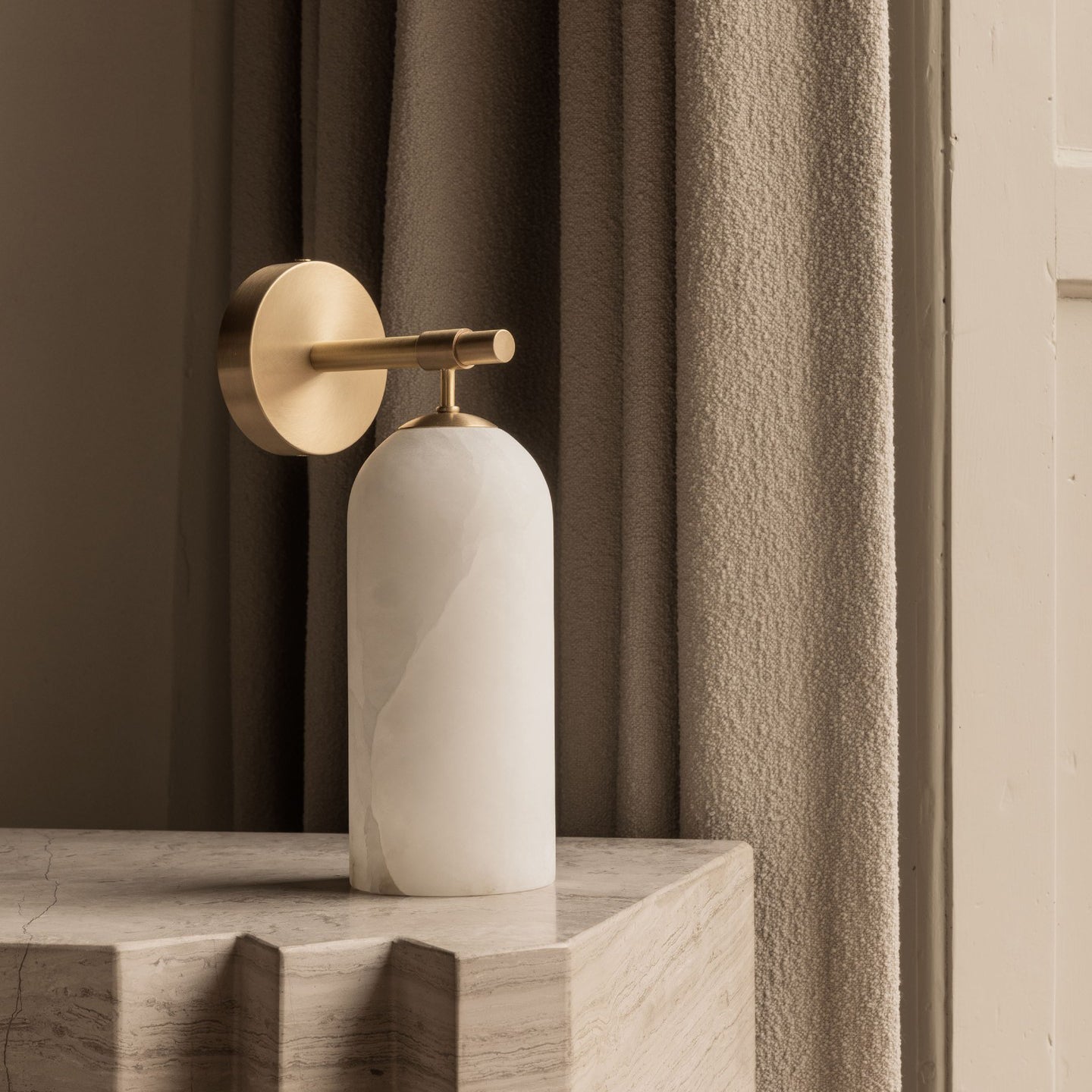 Albast Wandlamp Cilindervorm Minimalistisch Gouden Armatuur Warme Gloed Verlichting | Sansoti