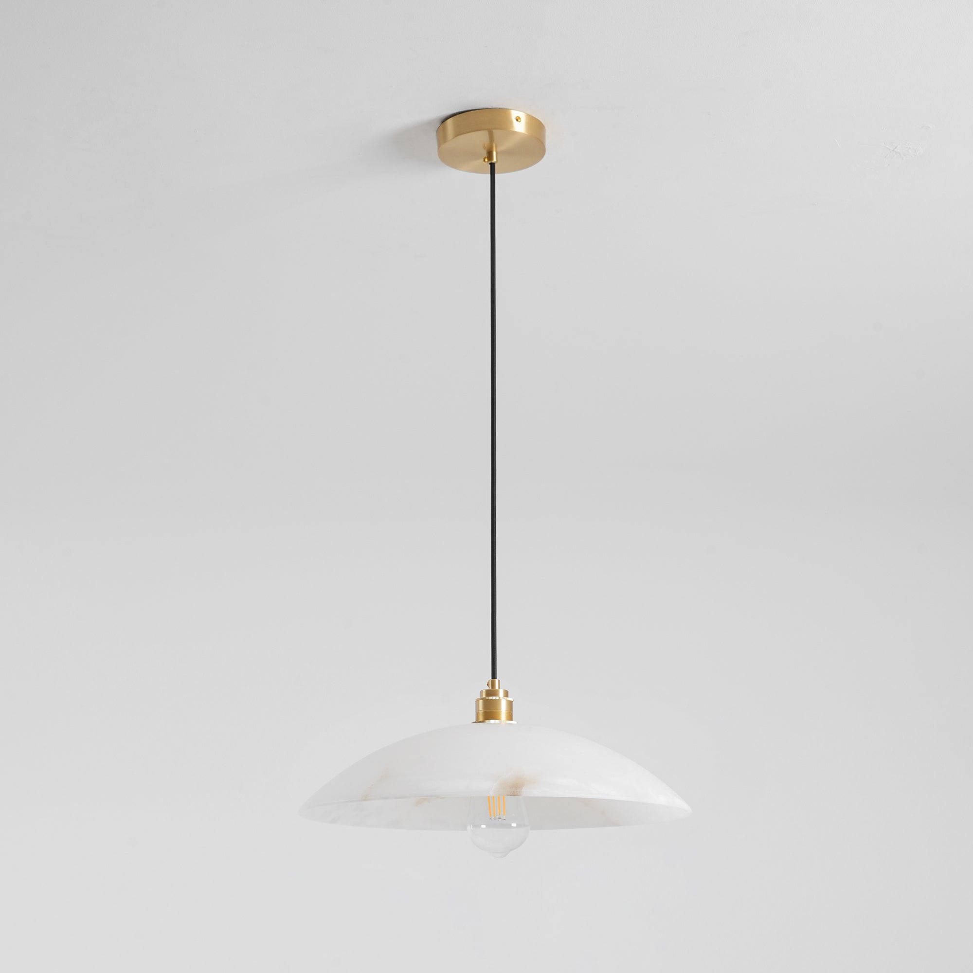 Koepelvormige Hanglamp Albast met Koperen Fitting – Ø30cm & Ø40cm – Natuursteen – Warme Uitstraling Eetkamer Keuken Woonkamer | Sansoti