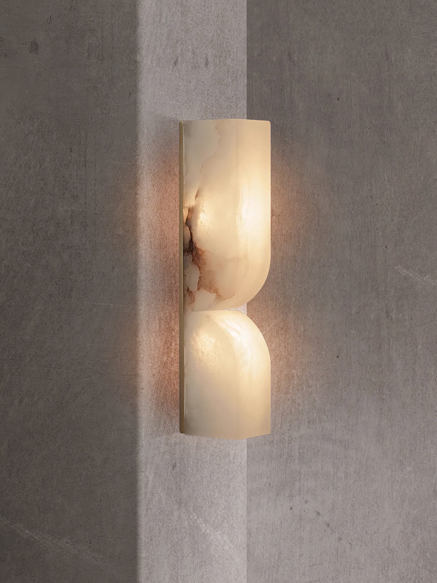 Natuursteen Wandlamp – Massief Alabaster met Organische Vormgeving & Warm Licht | Sansoti