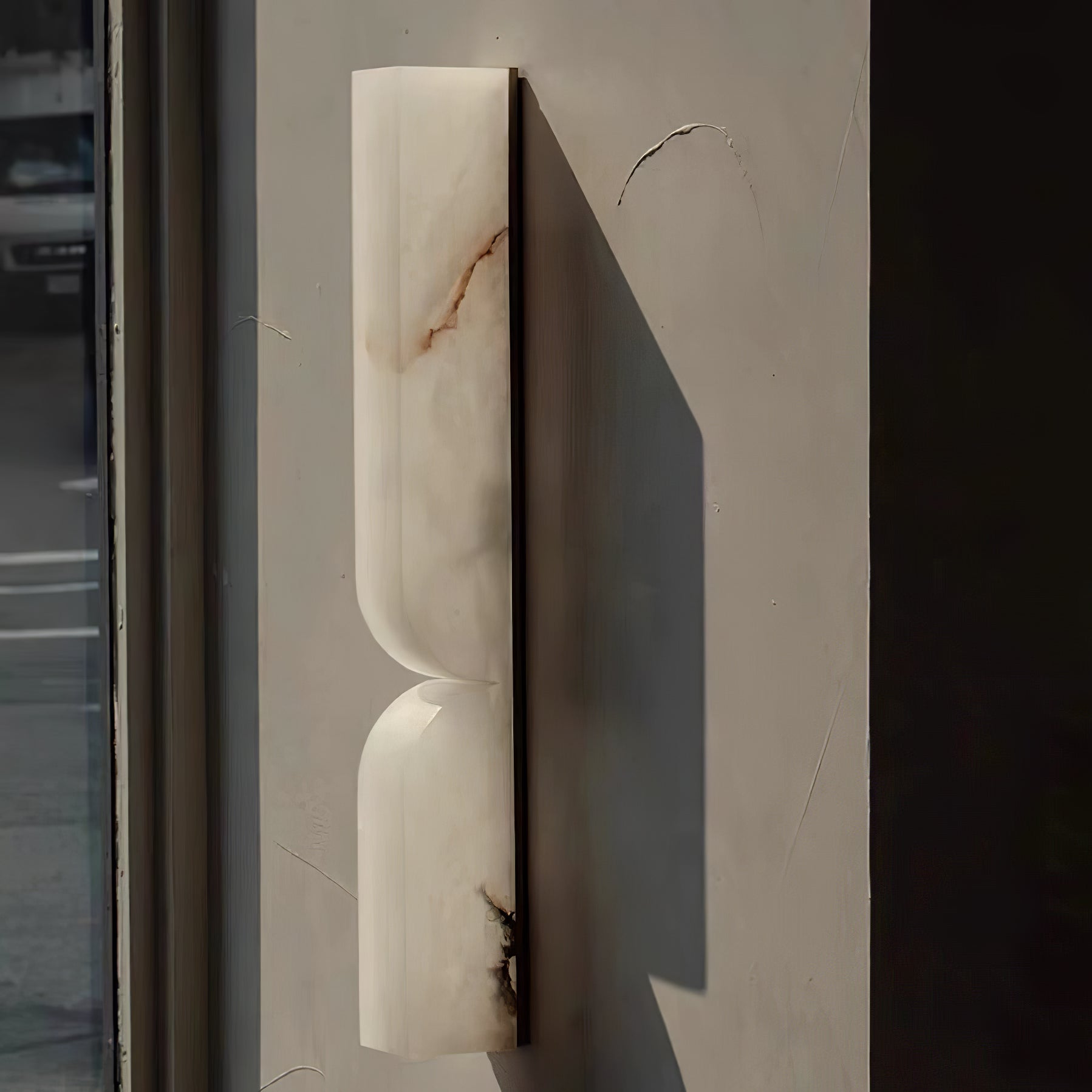 Natuursteen Wandlamp – Massief Alabaster met Organische Vormgeving & Warm Licht | Sansoti