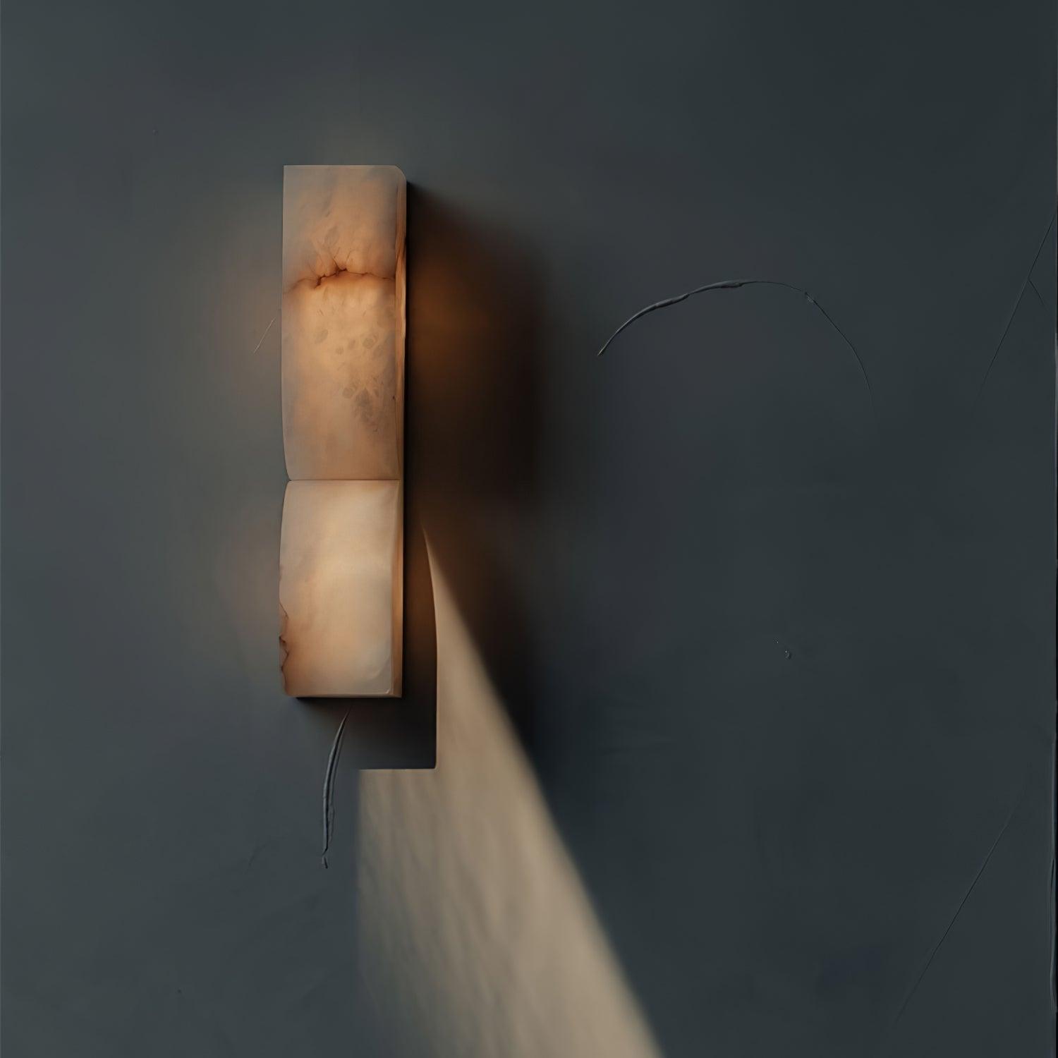 Natuursteen Wandlamp – Massief Alabaster met Organische Vormgeving & Warm Licht | Sansoti
