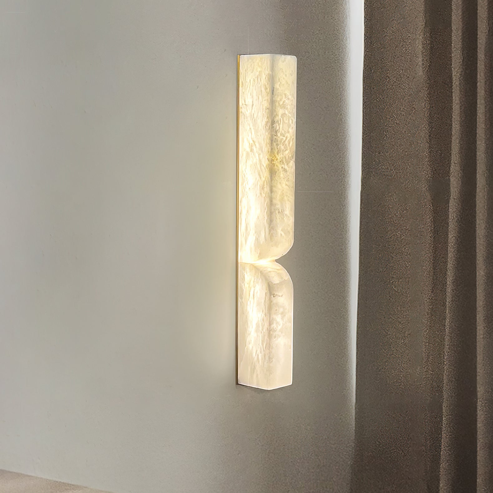 Natuursteen Wandlamp – Massief Alabaster met Organische Vormgeving & Warm Licht | Sansoti