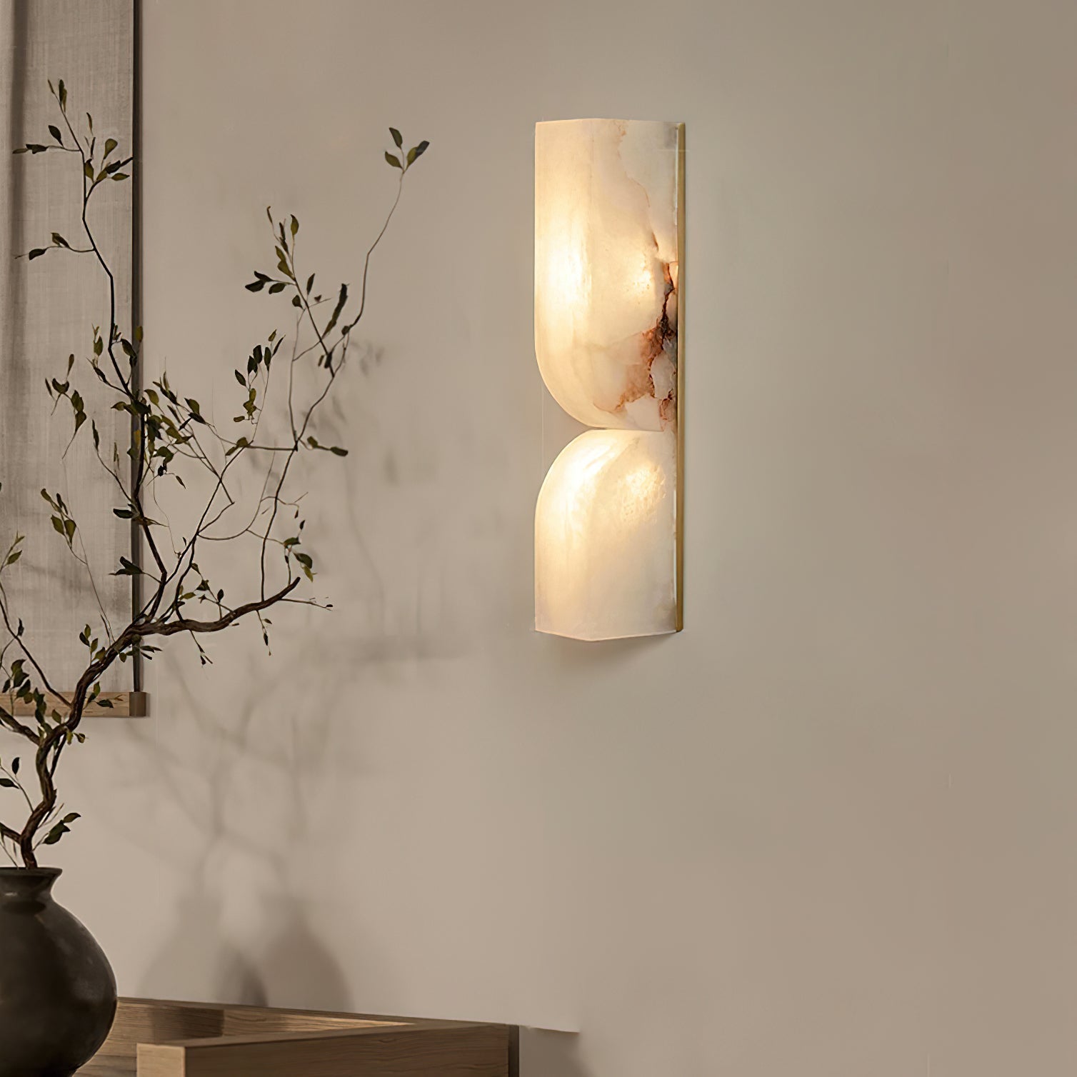 Natuursteen Wandlamp – Massief Alabaster met Organische Vormgeving & Warm Licht | Sansoti