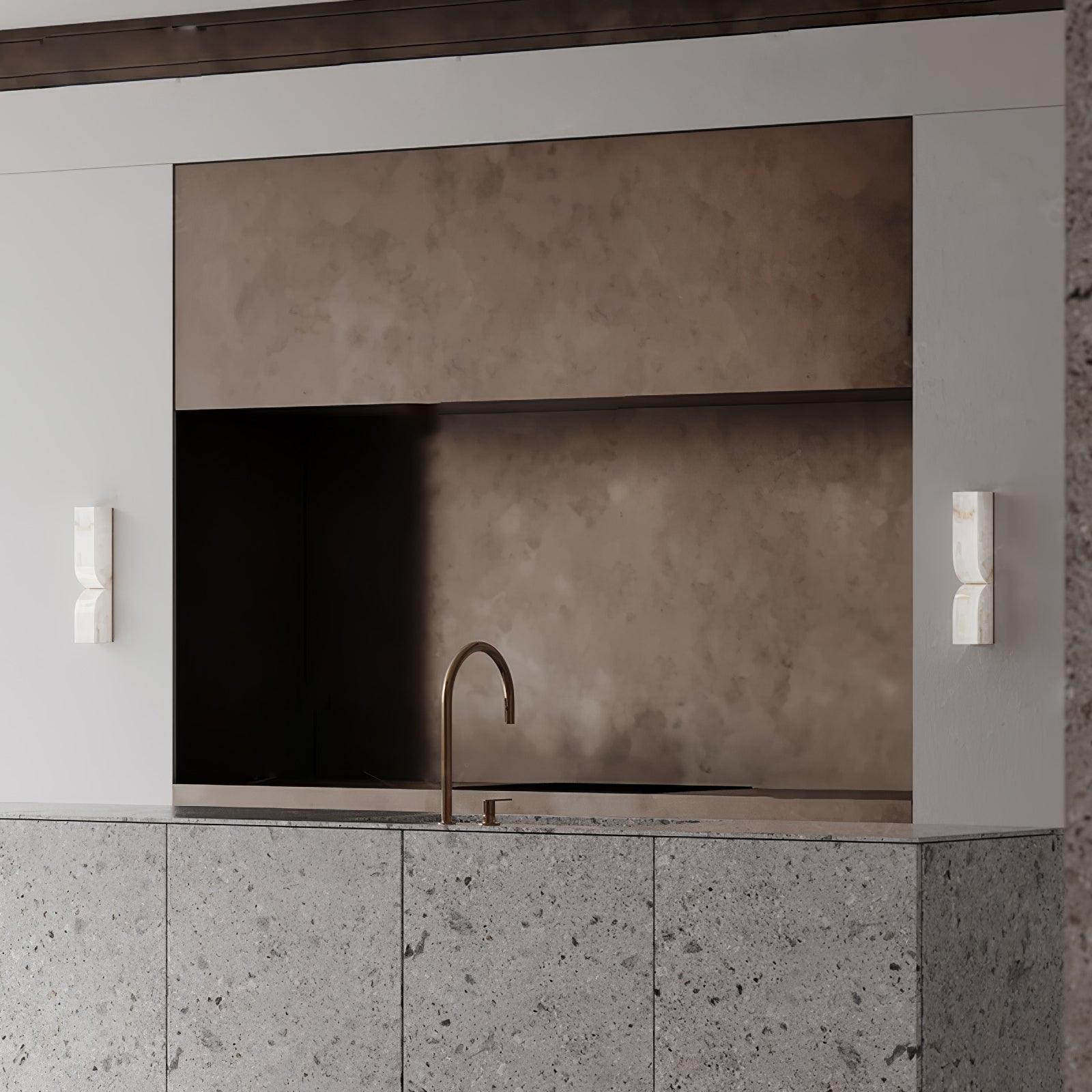 Natuursteen Wandlamp – Massief Alabaster met Organische Vormgeving & Warm Licht | Sansoti