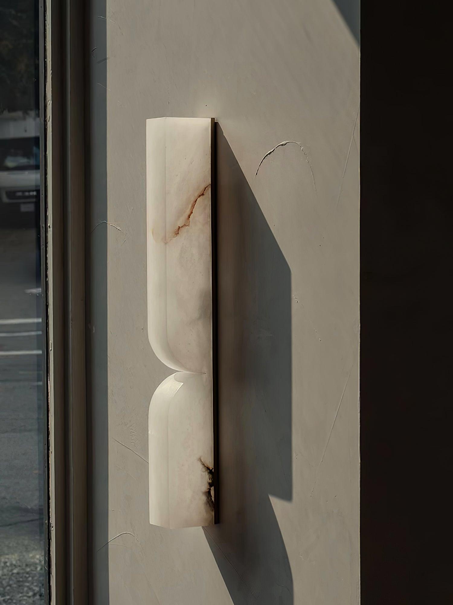Natuursteen Wandlamp – Massief Alabaster met Organische Vormgeving & Warm Licht | Sansoti