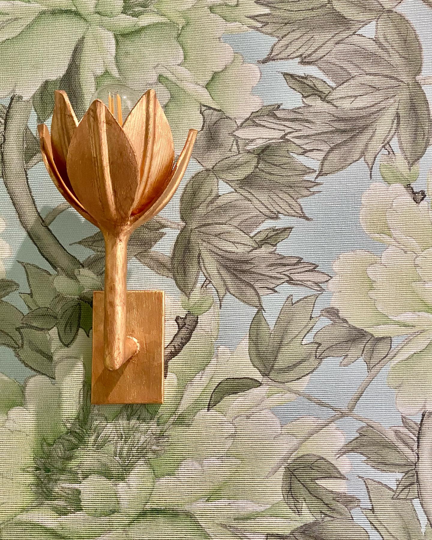 Design Wandlamp met Bloemvorm in Messing en Gips – Artistieke Wandverlichting Geïnspireerd op Giacometti voor Woonkamer en Hal | Sansoti