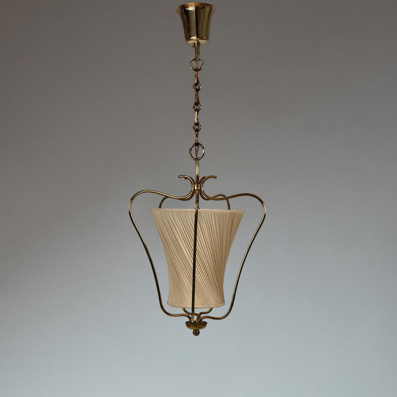 Vintage Hanglamp met Messing Afwerking en Plooistof Kap – Warm Lantaarnontwerp voor Keuken en Hal | Sansoti