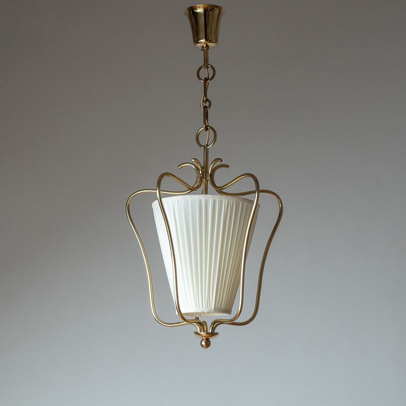 Vintage Hanglamp met Messing Afwerking en Plooistof Kap – Warm Lantaarnontwerp voor Keuken en Hal | Sansoti