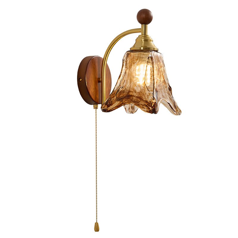 Vintage Wandlamp Met Amber Glazen Kap En Houten Wandplaat In Walnootkleur | Sansoti