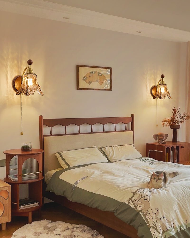 Vintage Wandlamp Met Amber Glazen Kap En Houten Wandplaat In Walnootkleur | Sansoti