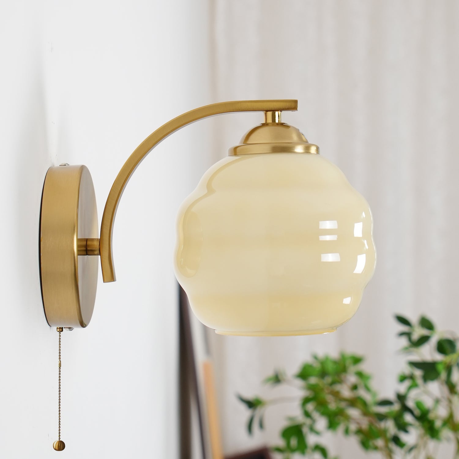 Art Deco Wandlamp met Gebogen Glazen Kap Vintage Stijl | Sansoti