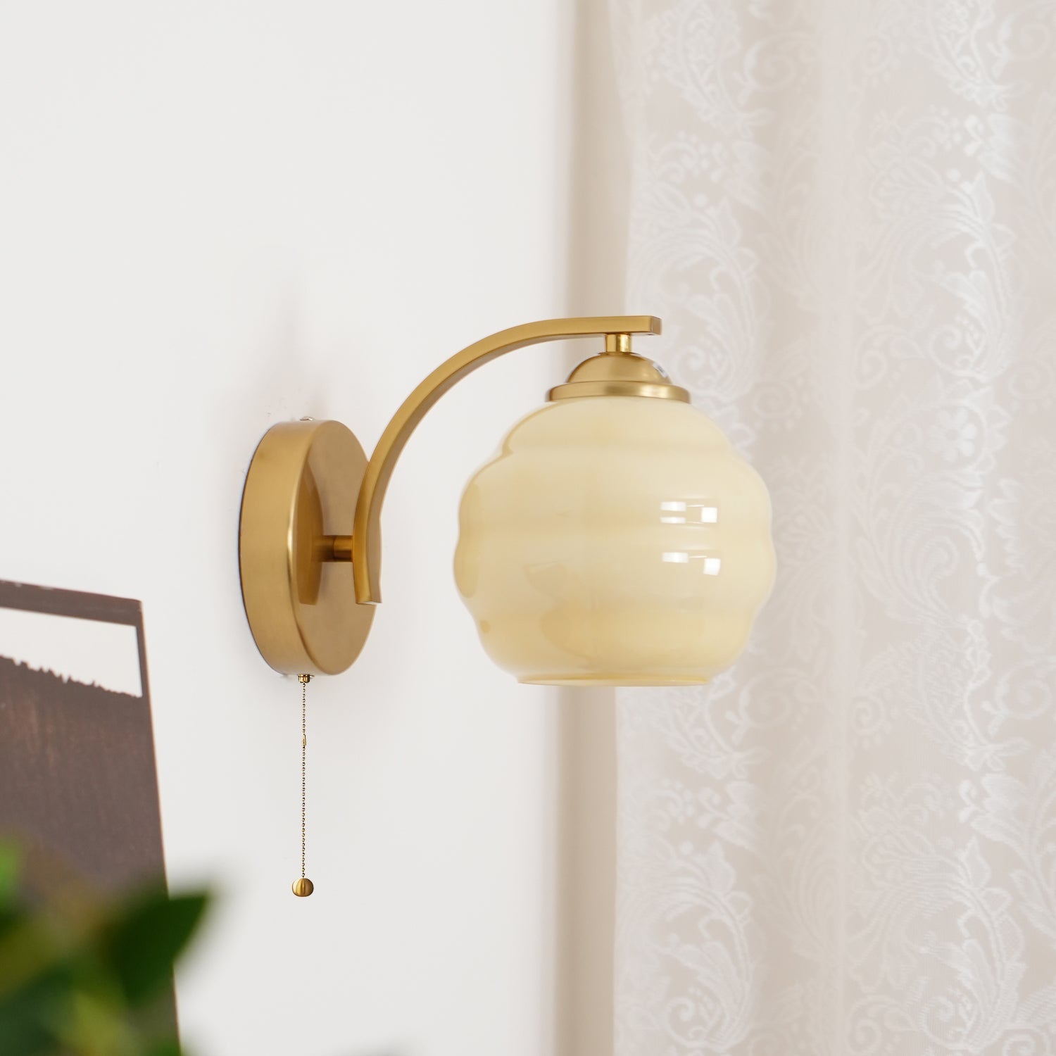 Art Deco Wandlamp met Gebogen Glazen Kap Vintage Stijl | Sansoti