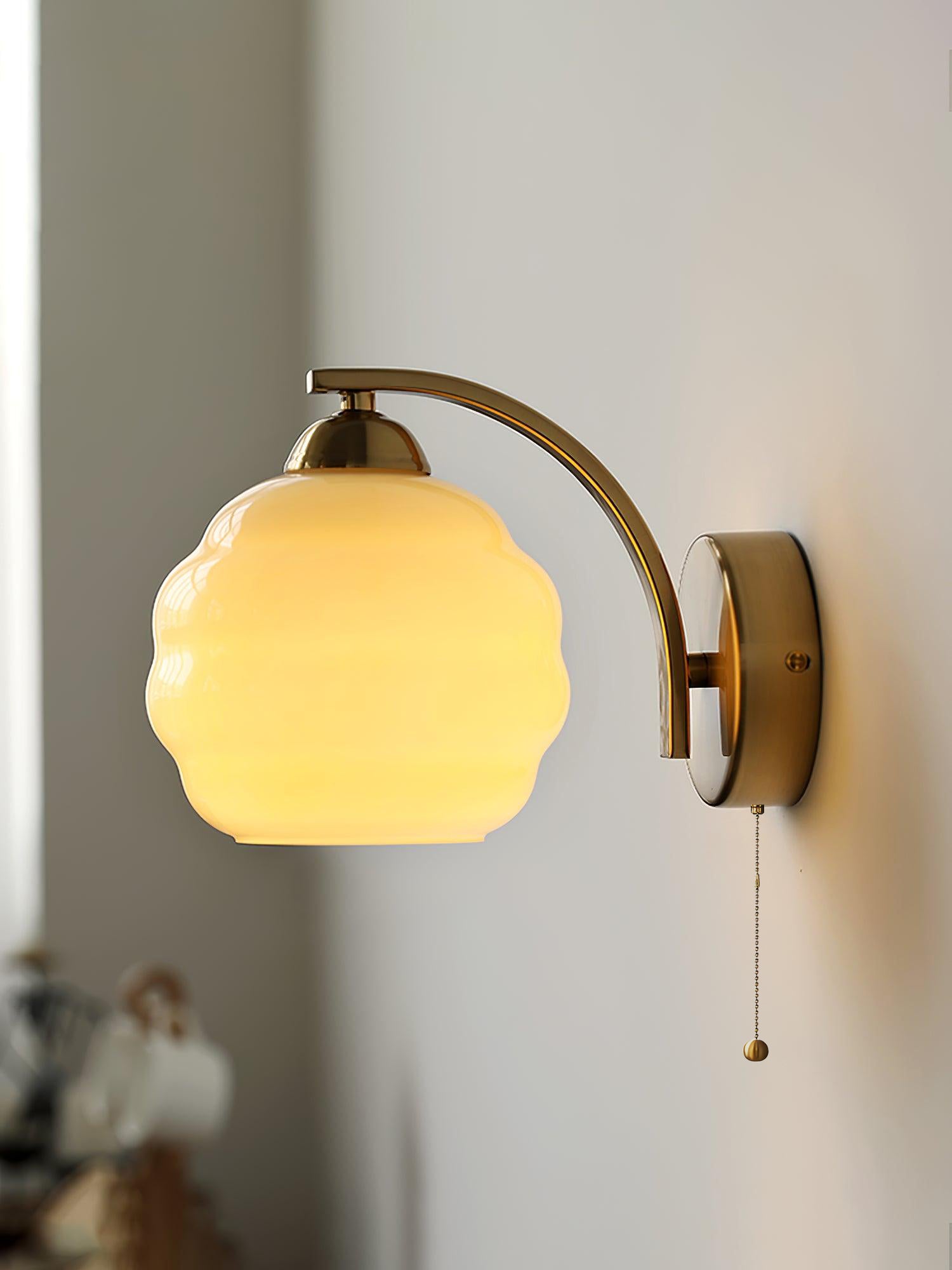 Art Deco Wandlamp met Gebogen Glazen Kap Vintage Stijl | Sansoti