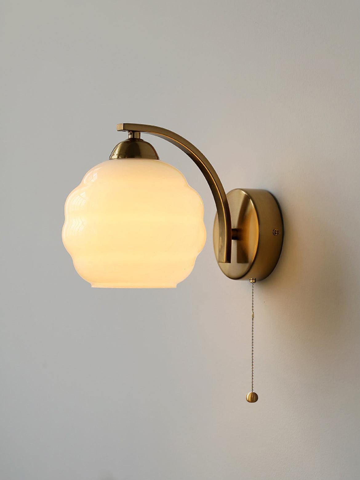Art Deco Wandlamp met Gebogen Glazen Kap Vintage Stijl | Sansoti