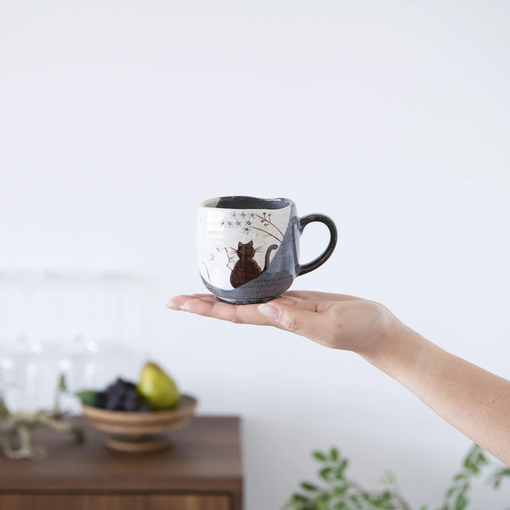Hand-Painted Japanese Kutani Ceramic Mug with Cats | Artisan Tea Mug 8cm | Sansoti
