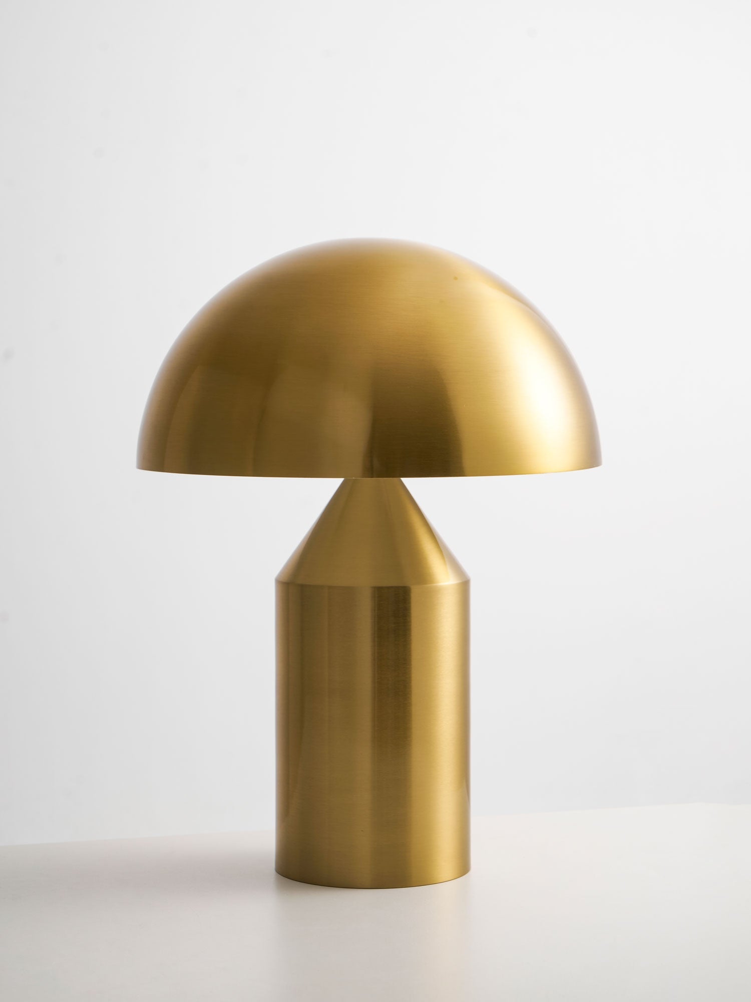 Metalen Tafellamp met Geometrische Vormen — Iconisch Italiaans Design in Twee Maten — Vijf Afwerkingen Verkrijgbaar | Sansoti