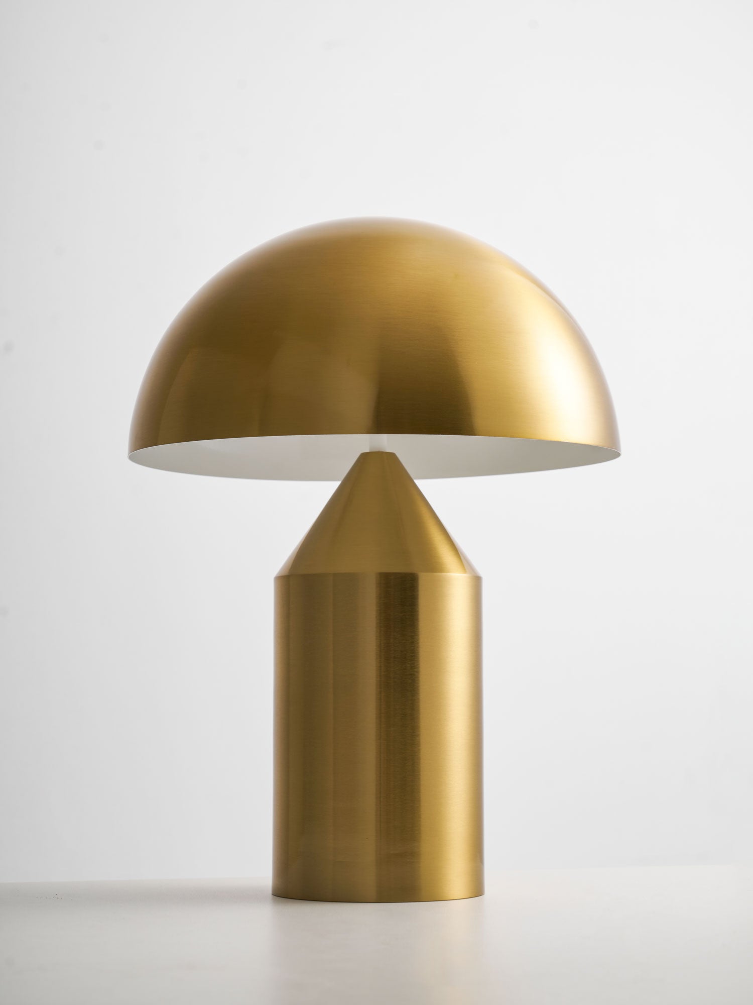 Metalen Tafellamp met Geometrische Vormen — Iconisch Italiaans Design in Twee Maten — Vijf Afwerkingen Verkrijgbaar | Sansoti