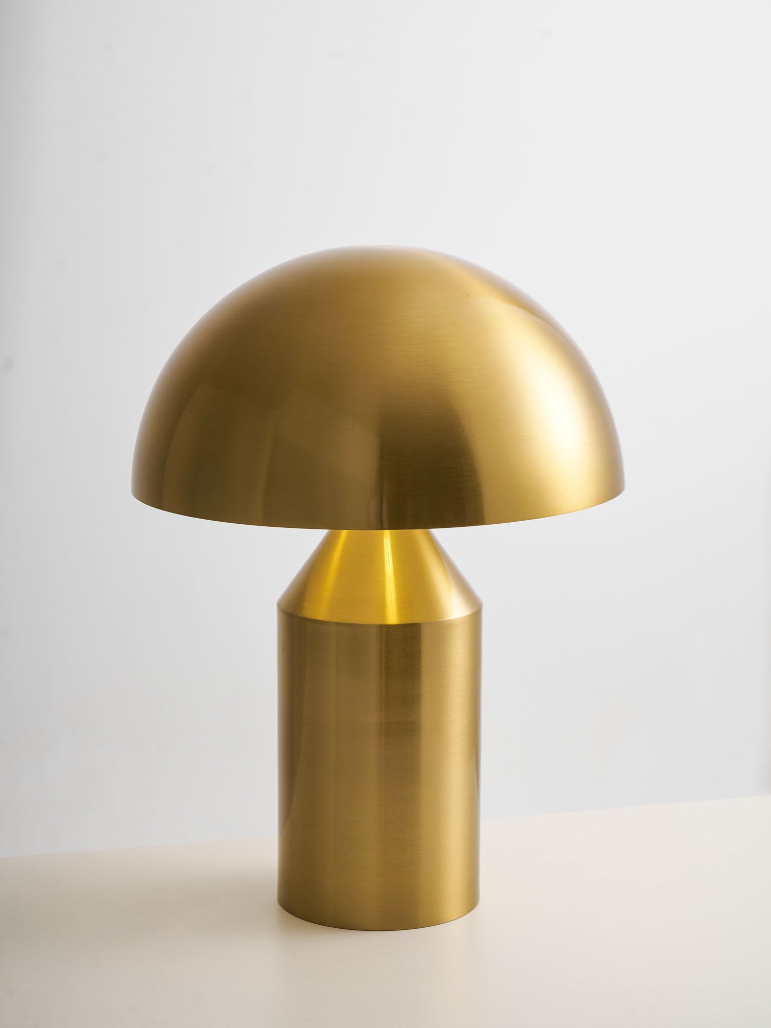 Metalen Tafellamp met Geometrische Vormen — Iconisch Italiaans Design in Twee Maten — Vijf Afwerkingen Verkrijgbaar | Sansoti