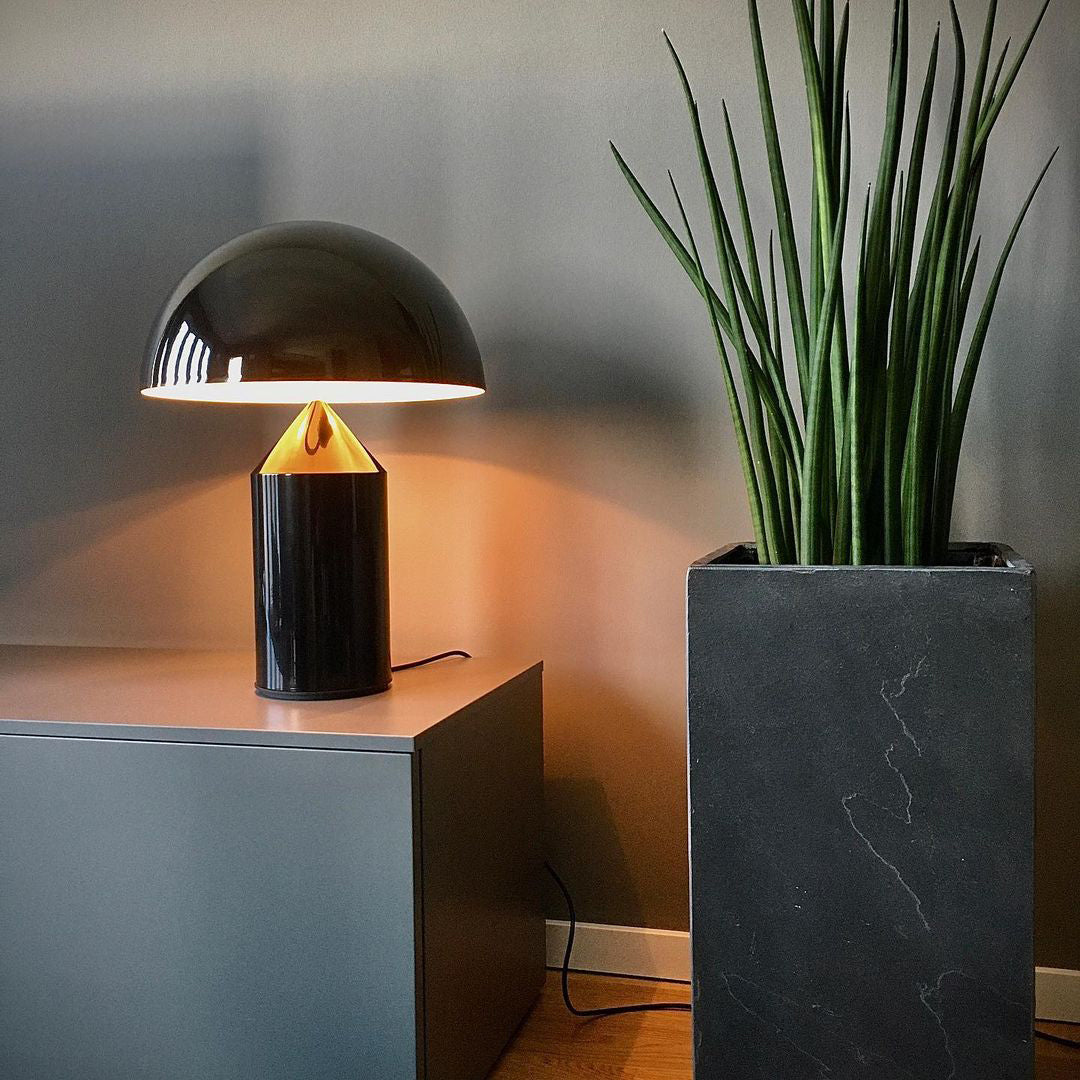 Metalen Tafellamp met Geometrische Vormen — Iconisch Italiaans Design in Twee Maten — Vijf Afwerkingen Verkrijgbaar | Sansoti