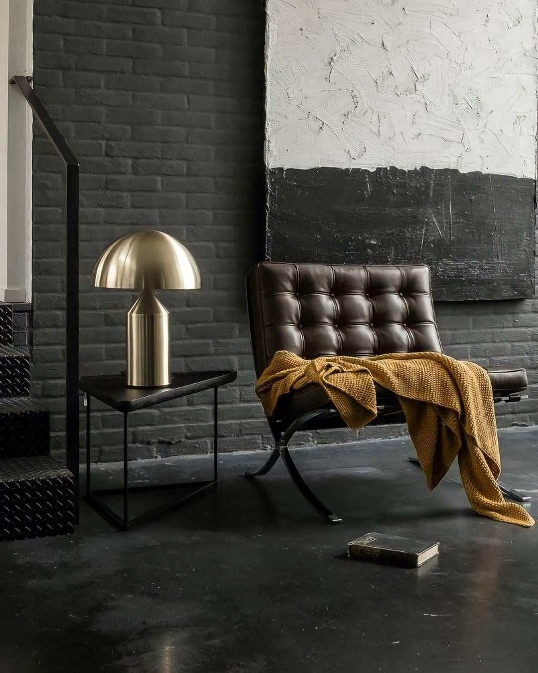 Metalen Tafellamp met Geometrische Vormen — Iconisch Italiaans Design in Twee Maten — Vijf Afwerkingen Verkrijgbaar | Sansoti