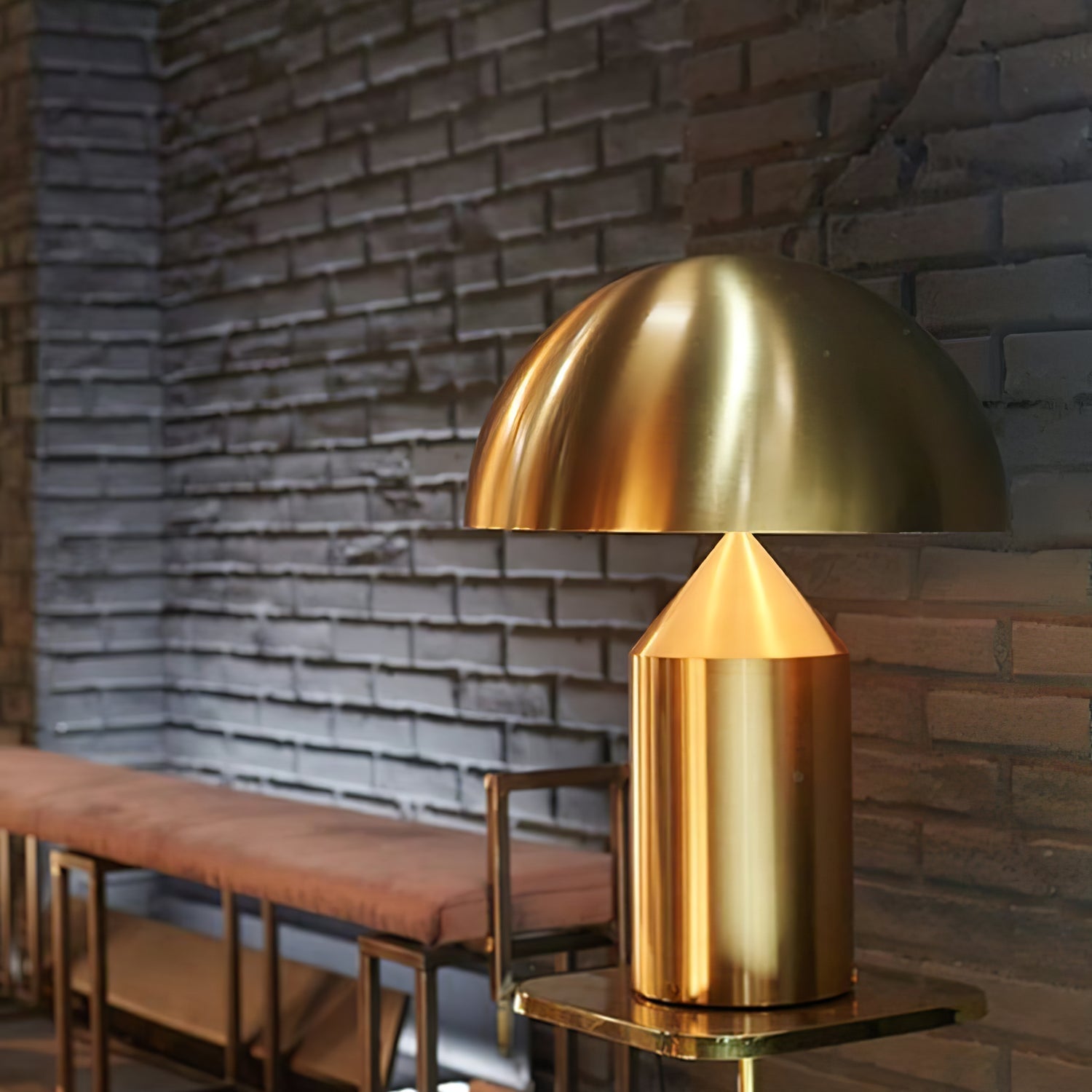 Metalen Tafellamp met Geometrische Vormen — Iconisch Italiaans Design in Twee Maten — Vijf Afwerkingen Verkrijgbaar | Sansoti