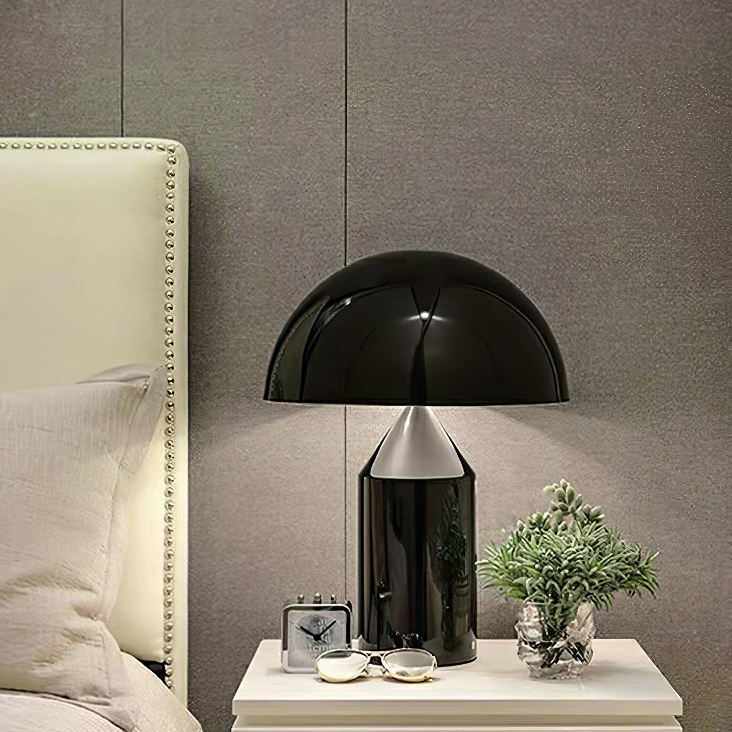 Metalen Tafellamp met Geometrische Vormen — Iconisch Italiaans Design in Twee Maten — Vijf Afwerkingen Verkrijgbaar | Sansoti