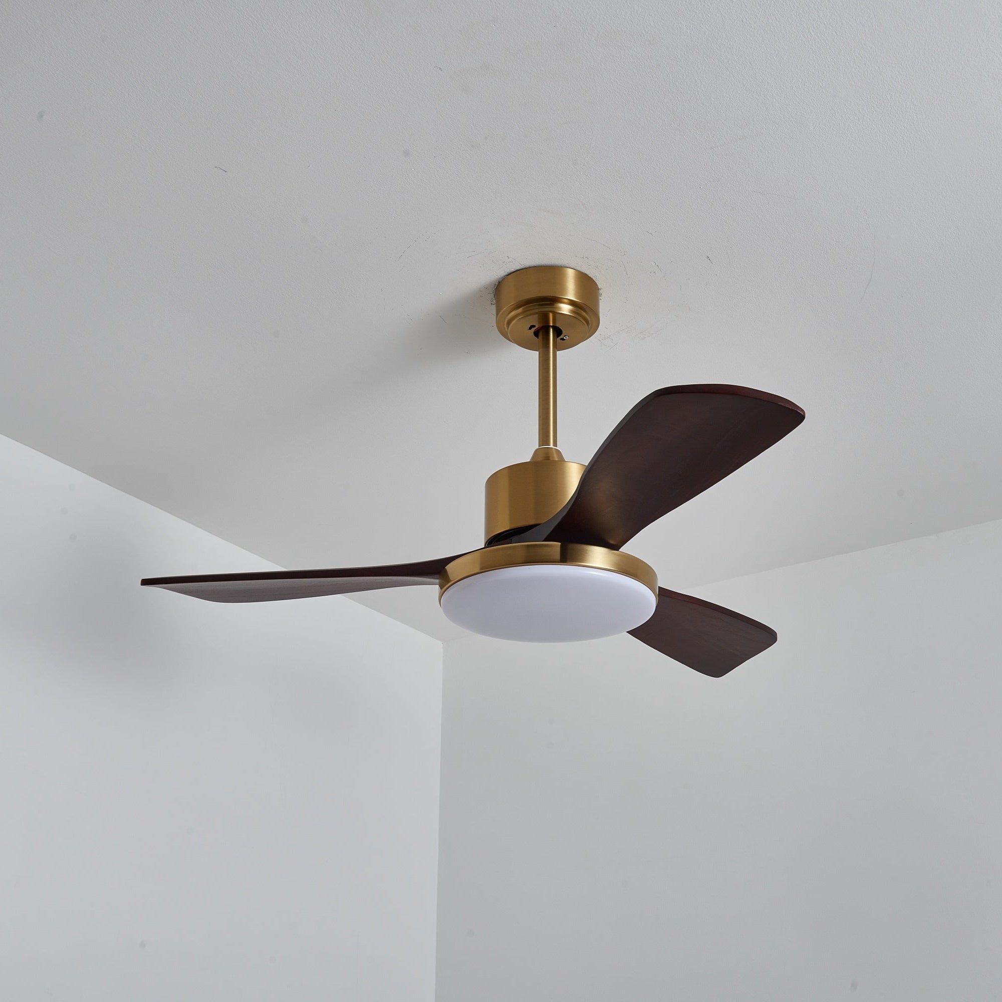 Moderne Plafondventilator met Verlichting – Houten Bladen & Afstandsbediening | Sansoti