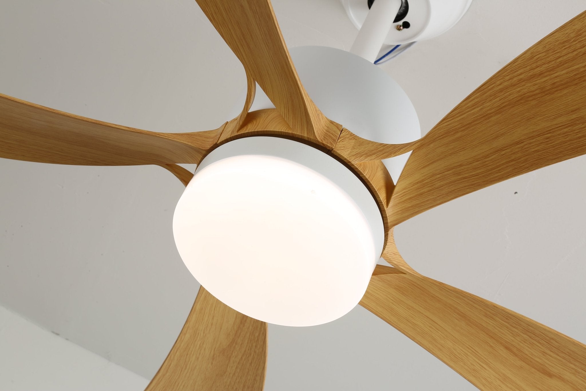 Moderne plafondventilator met geïntegreerde LED-verlichting in hout en metaal | Afstandsbediening 6-snelheden dimbaar voor woonkamer slaapkamer energiezuinig stil design 107cm 132cm | Sansoti