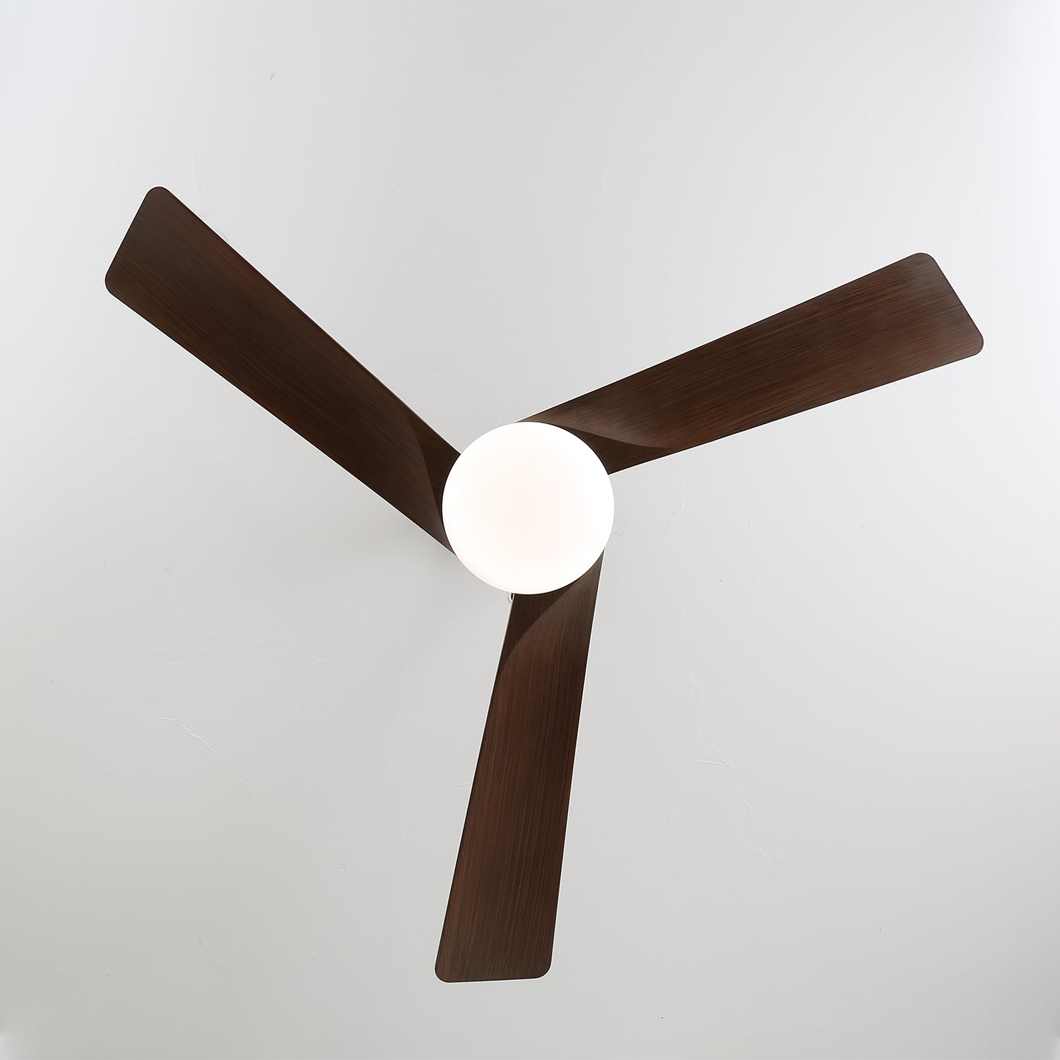 Moderne Plafondventilator met Verlichting 132 cm Donkerbruin Notenhout – Dimbaar 6 Snelheden Stille Motor | Sansoti