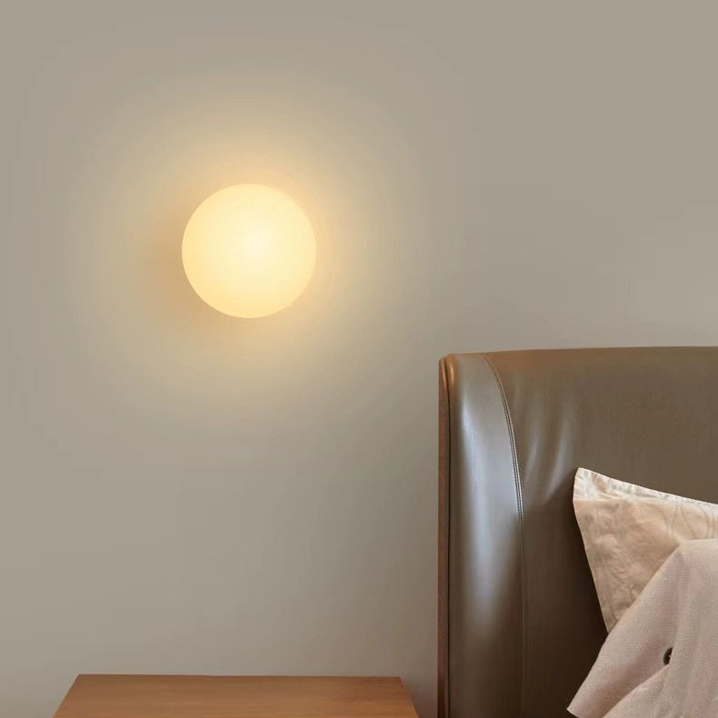 Glas-Wandleuchte in Kugelform, minimalistisches Design, für Schlafzimmer, Flur und Wohnzimmer, stimmungsvolle Beleuchtung, rundes, modernes Interieur | Sansoti